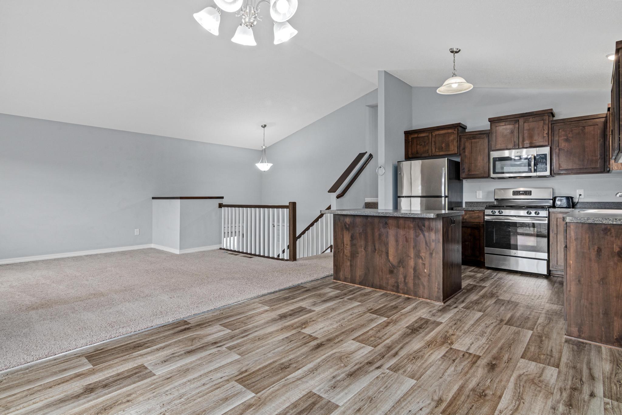 825 Highview Loop Se Property Photo 6