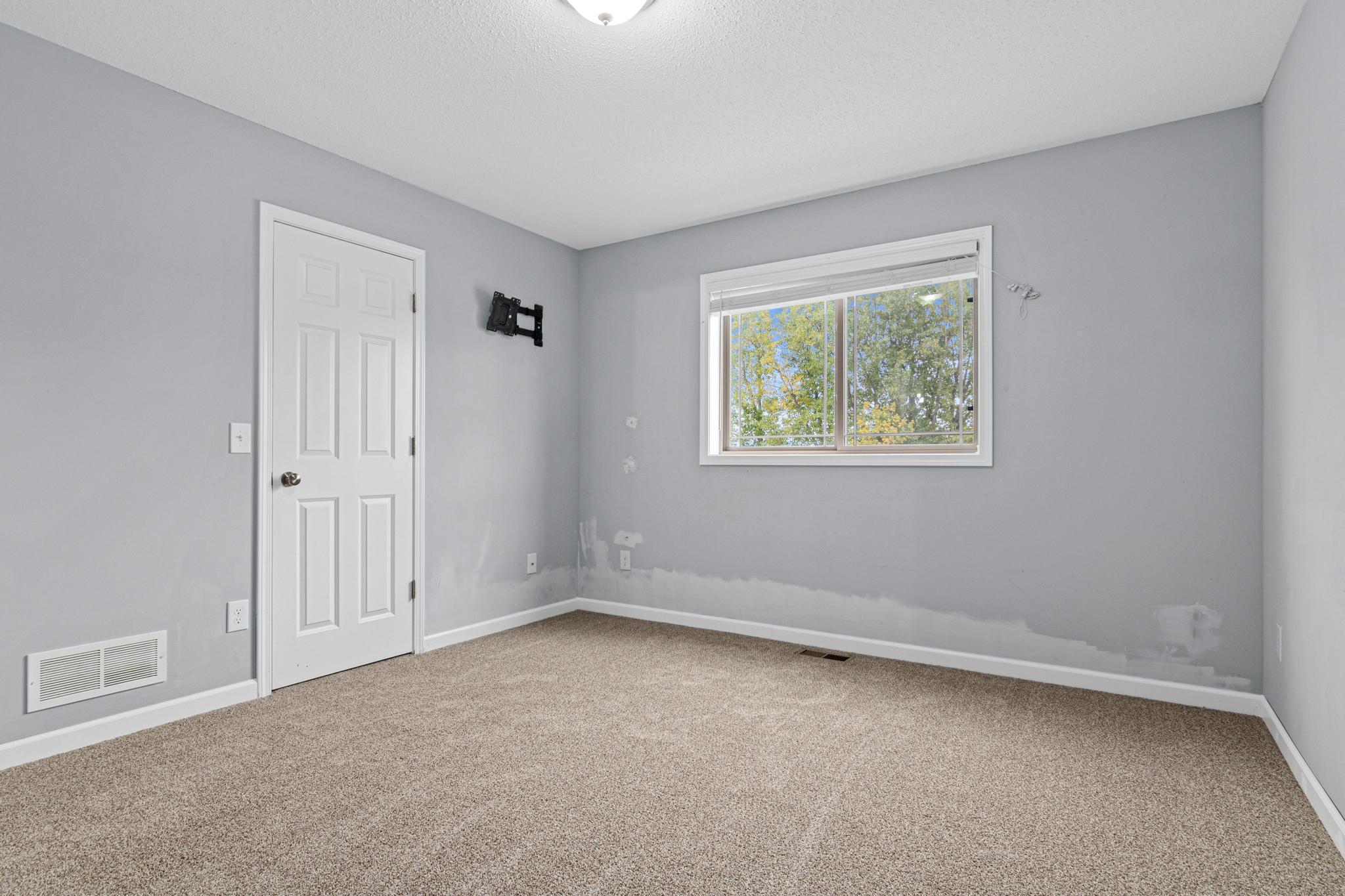 825 Highview Loop Se Property Photo 10