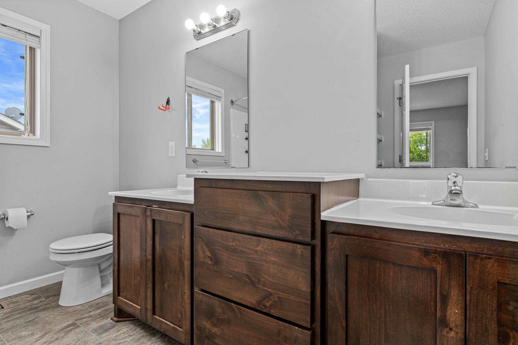 825 Highview Loop Se Property Photo 11