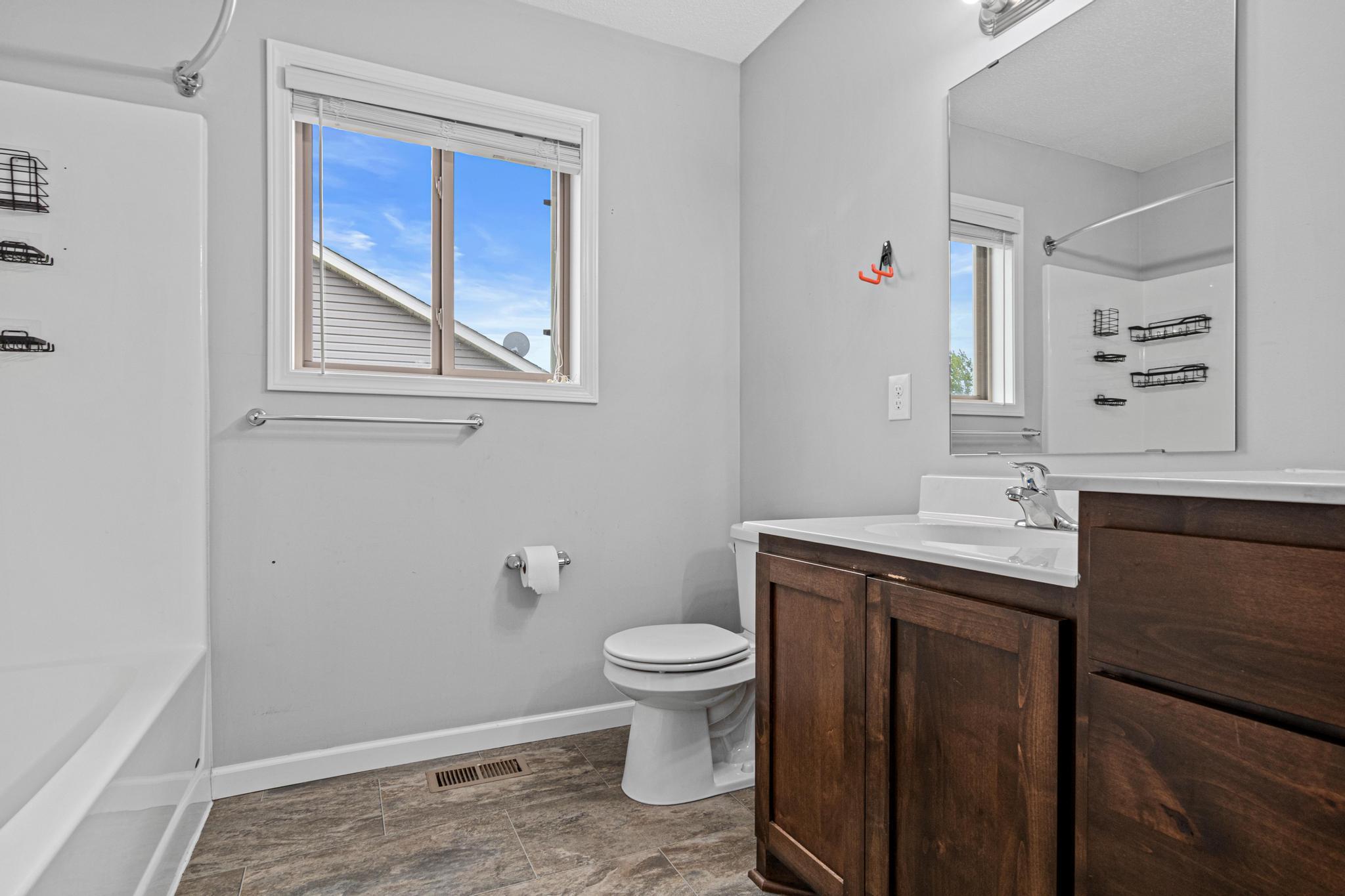 825 Highview Loop Se Property Photo 16