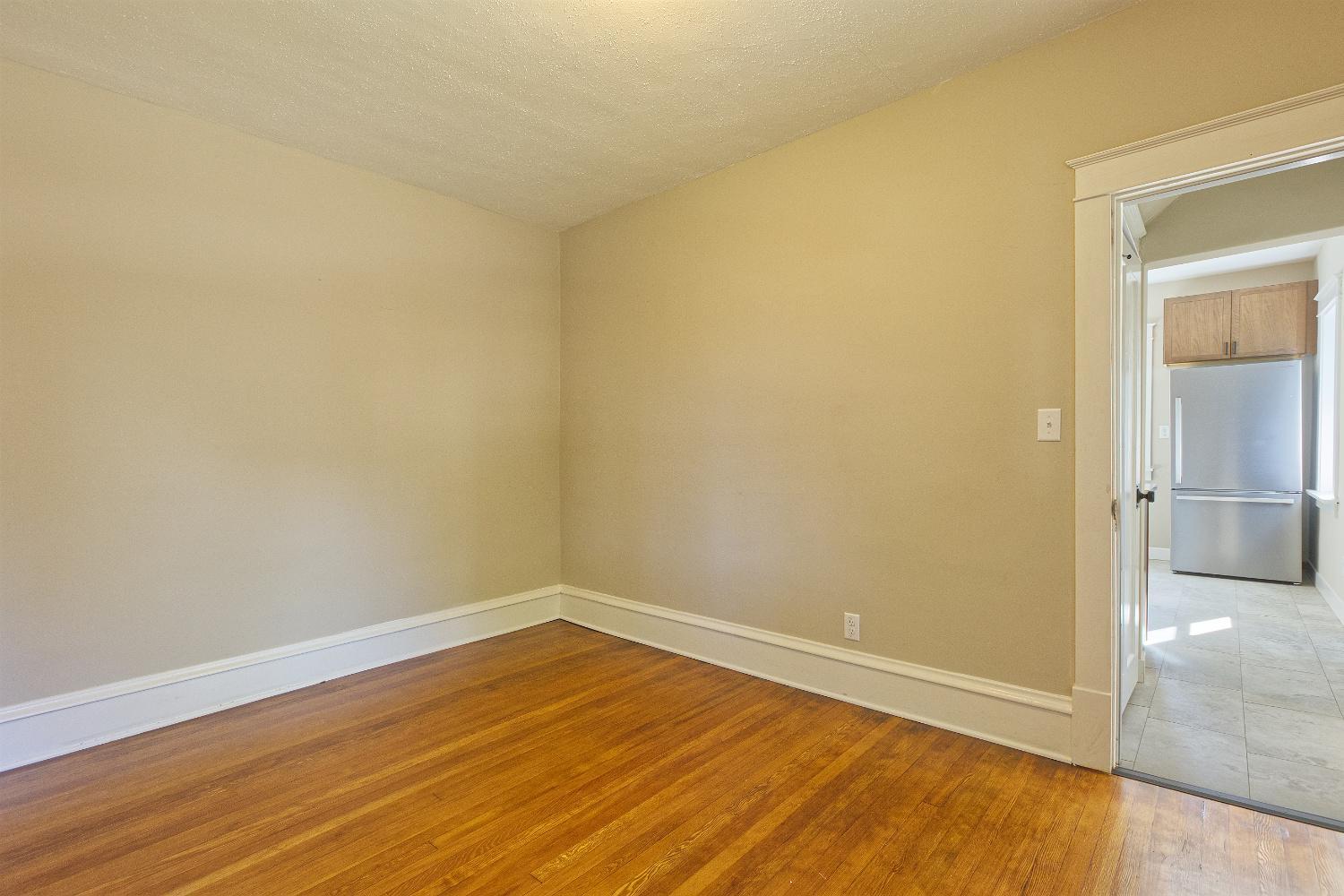 251 Winsted Avenue W Property Photo 13