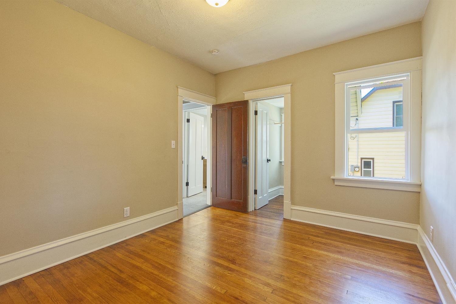 251 Winsted Avenue W Property Photo 14