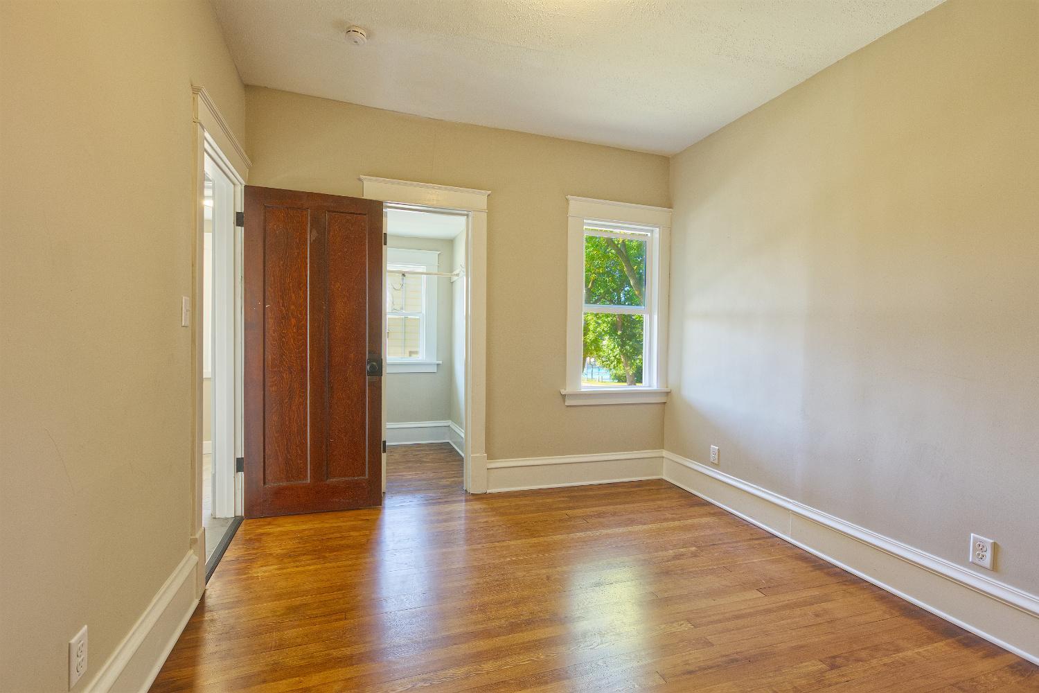 251 Winsted Avenue W Property Photo 15
