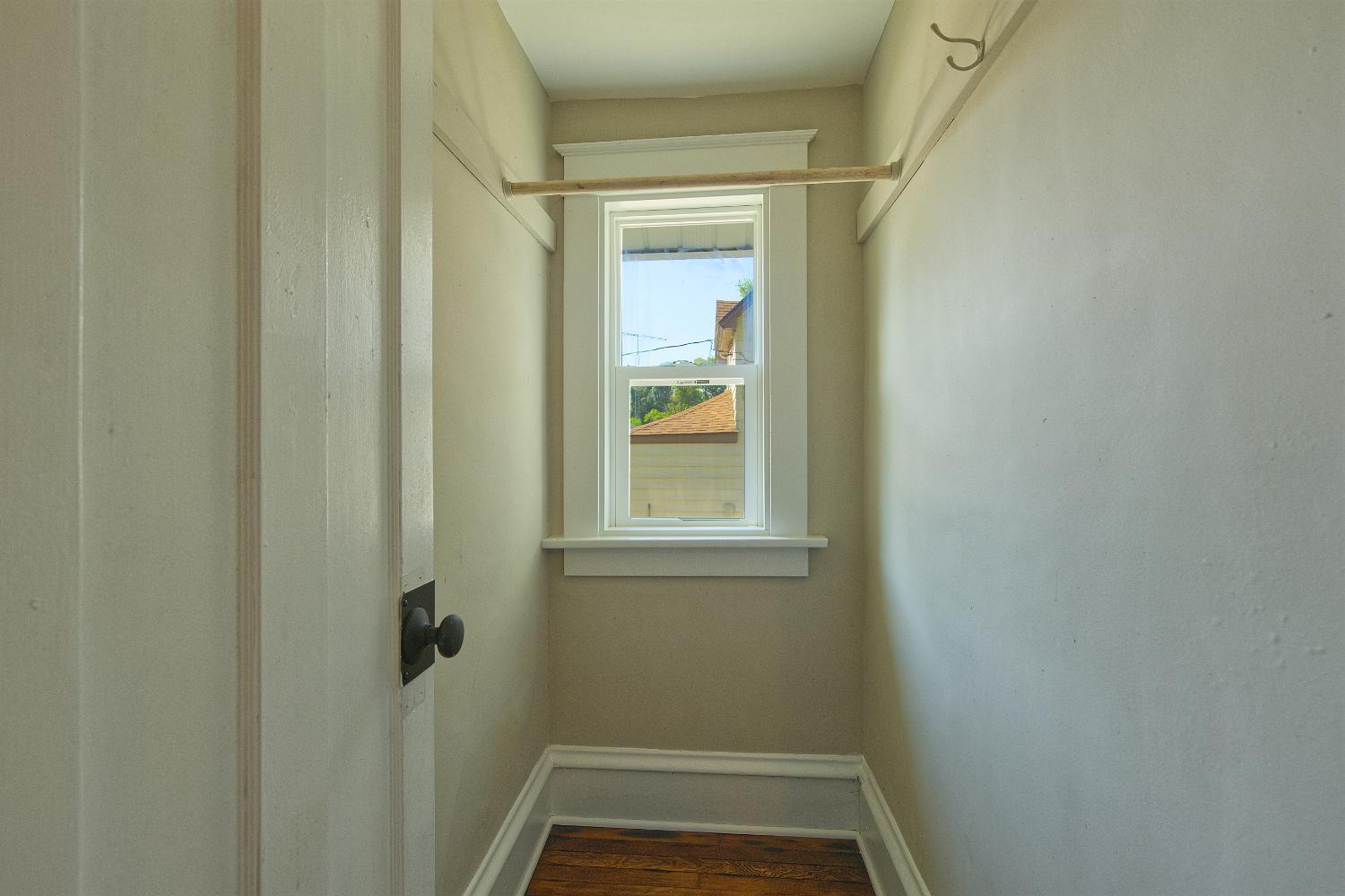 251 Winsted Avenue W Property Photo 16