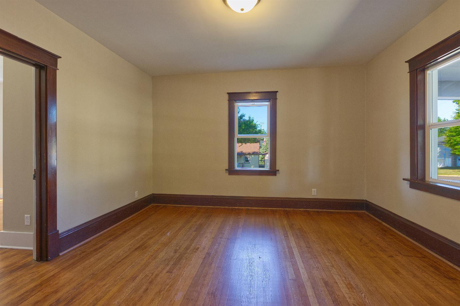 251 Winsted Avenue W Property Photo 17