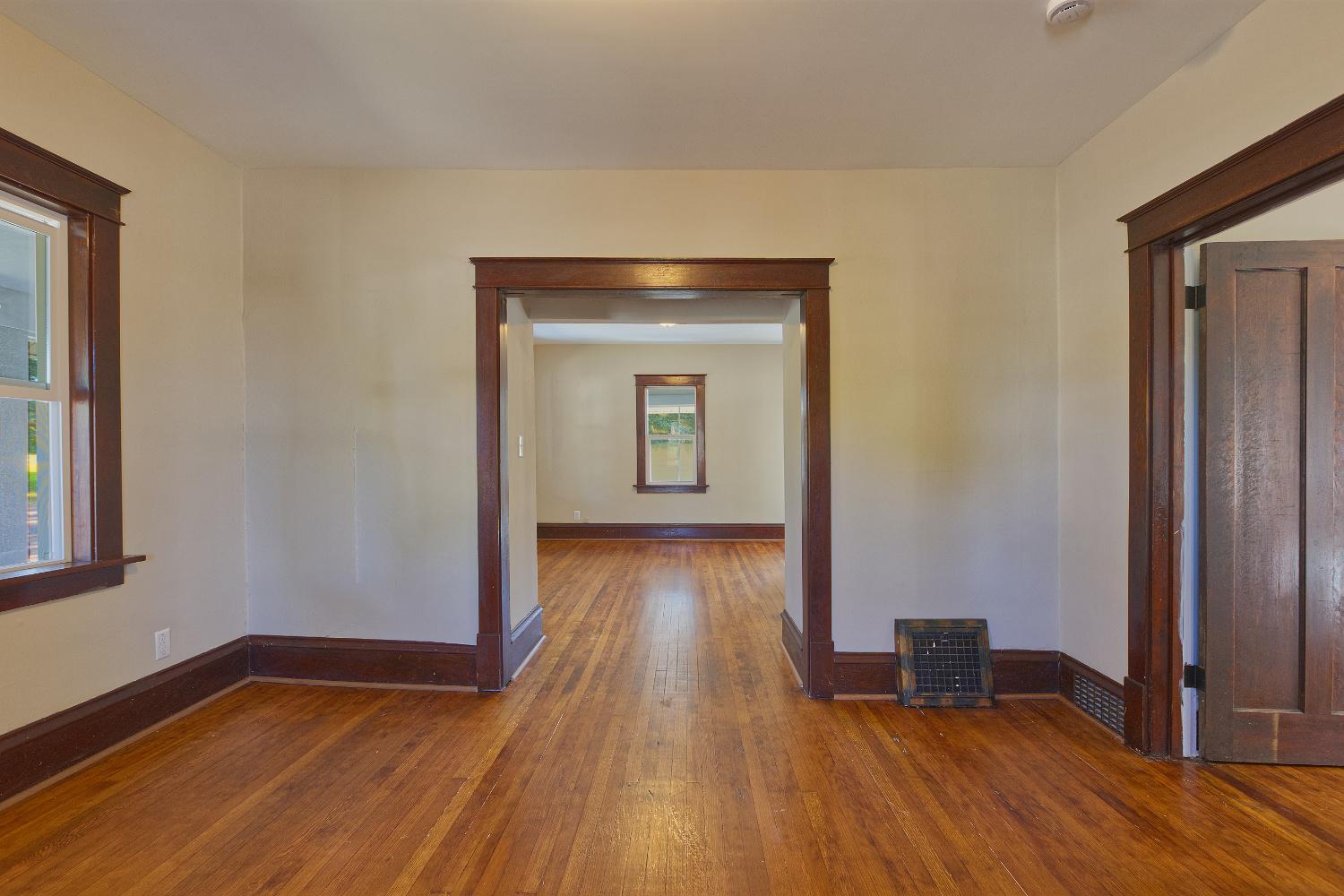251 Winsted Avenue W Property Photo 18
