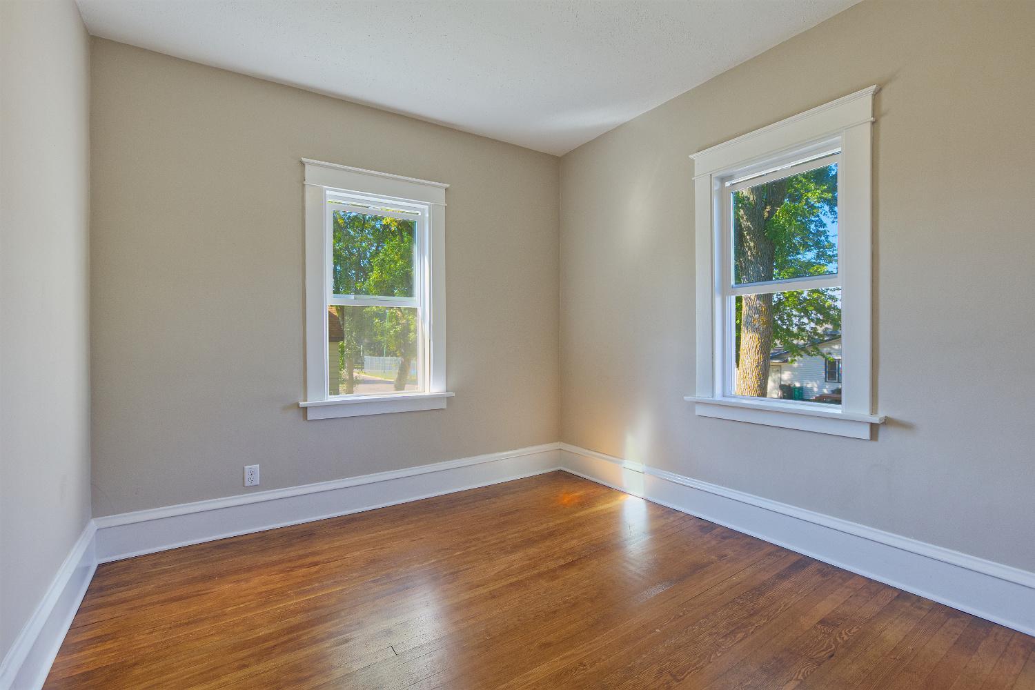 251 Winsted Avenue W Property Photo 19