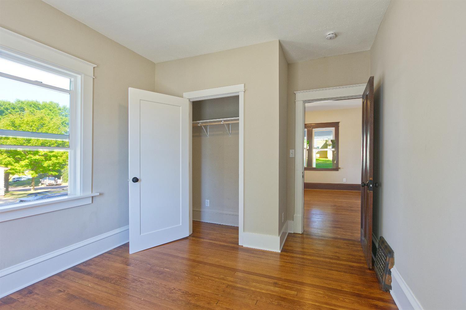 251 Winsted Avenue W Property Photo 20