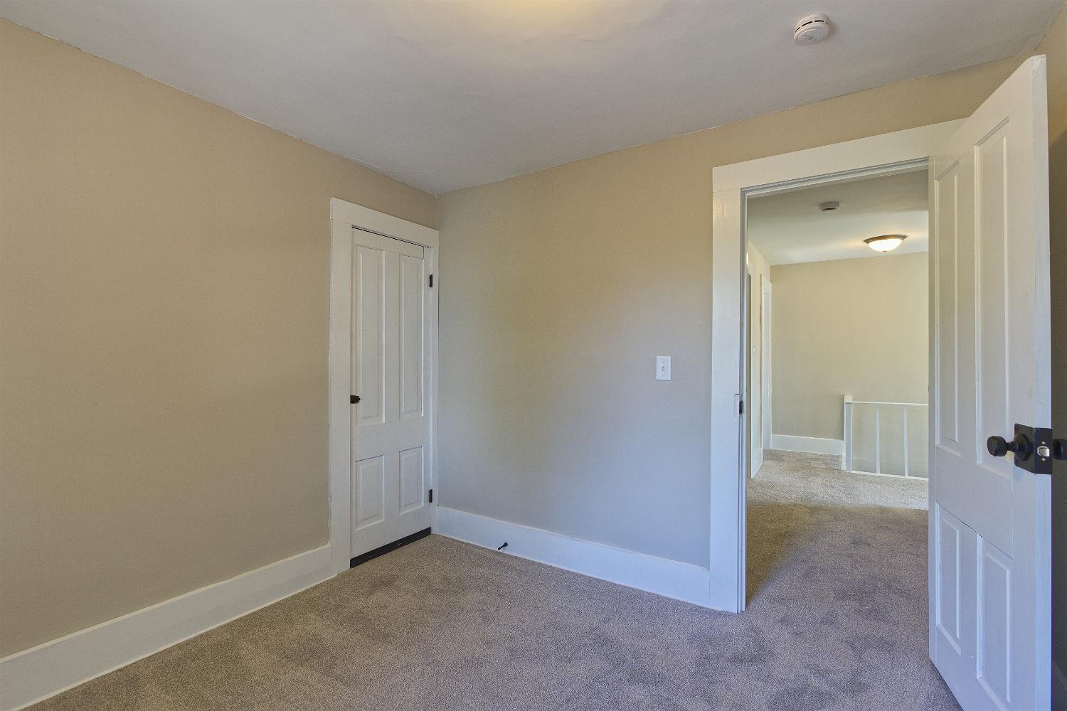 251 Winsted Avenue W Property Photo 24