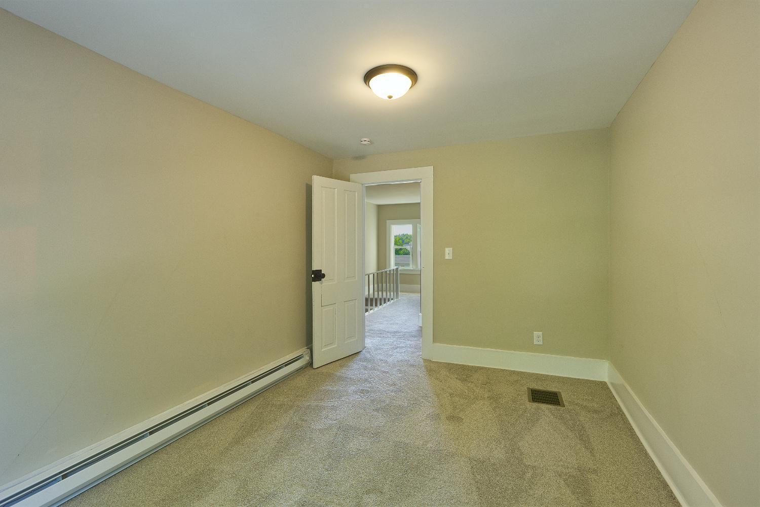 251 Winsted Avenue W Property Photo 26