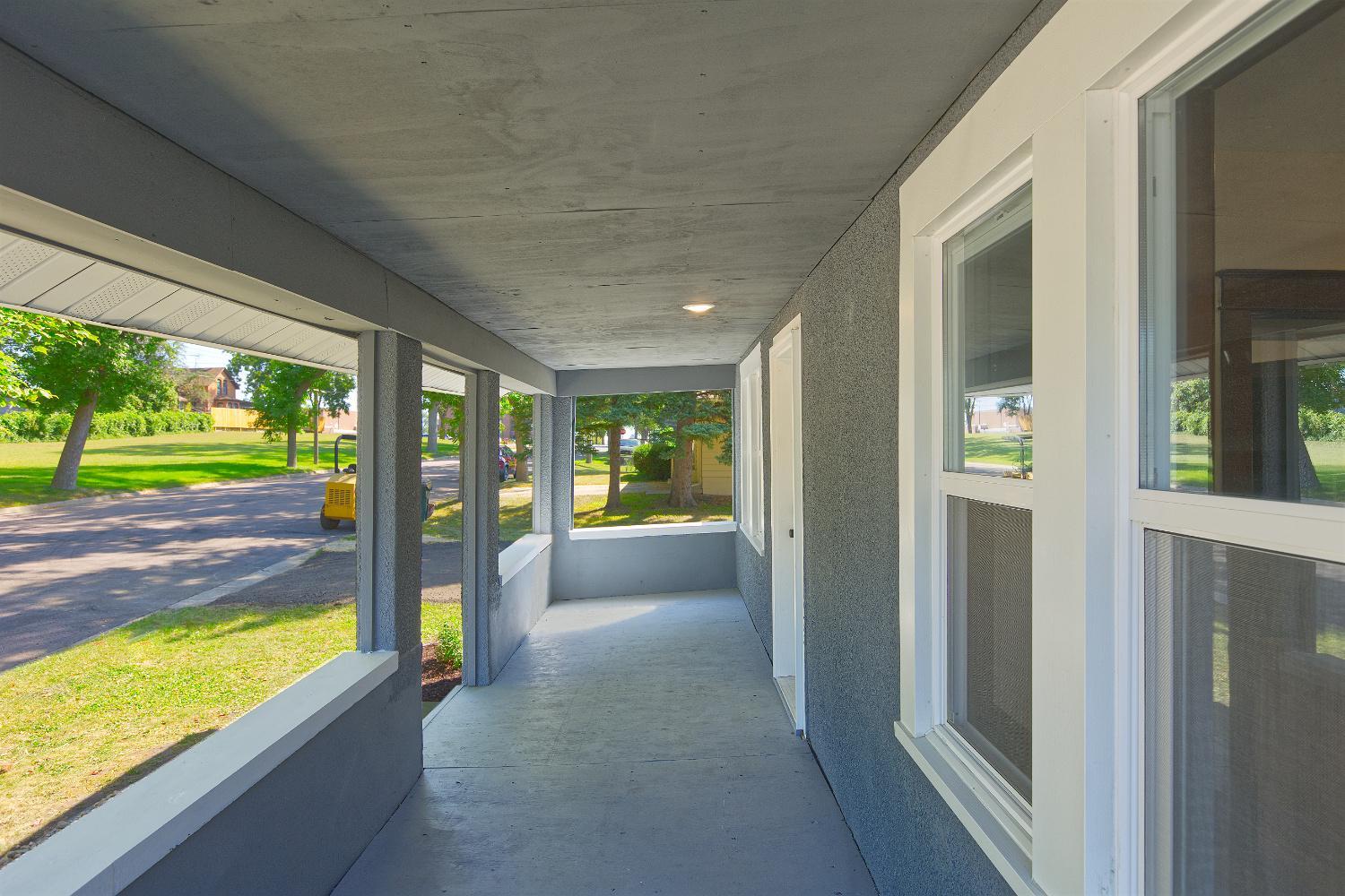 251 Winsted Avenue W Property Photo 34