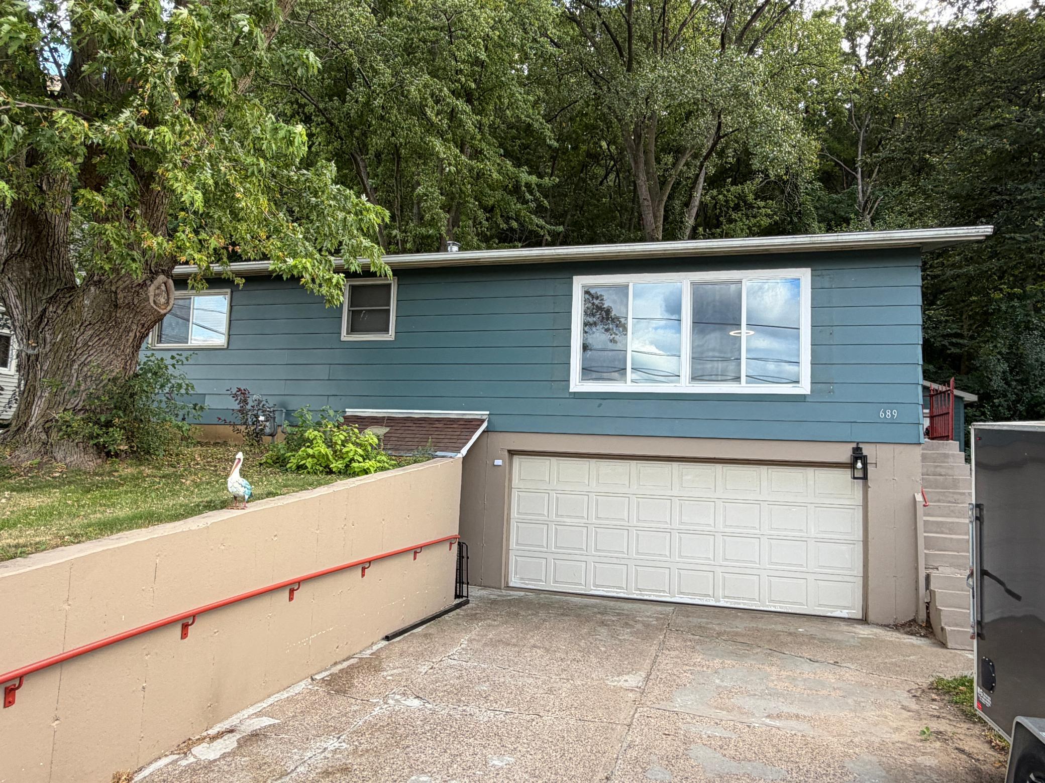 689 E Lake Boulevard Property Photo