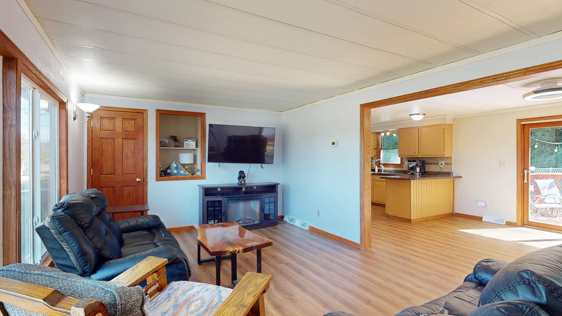 689 E Lake Boulevard Property Photo 7