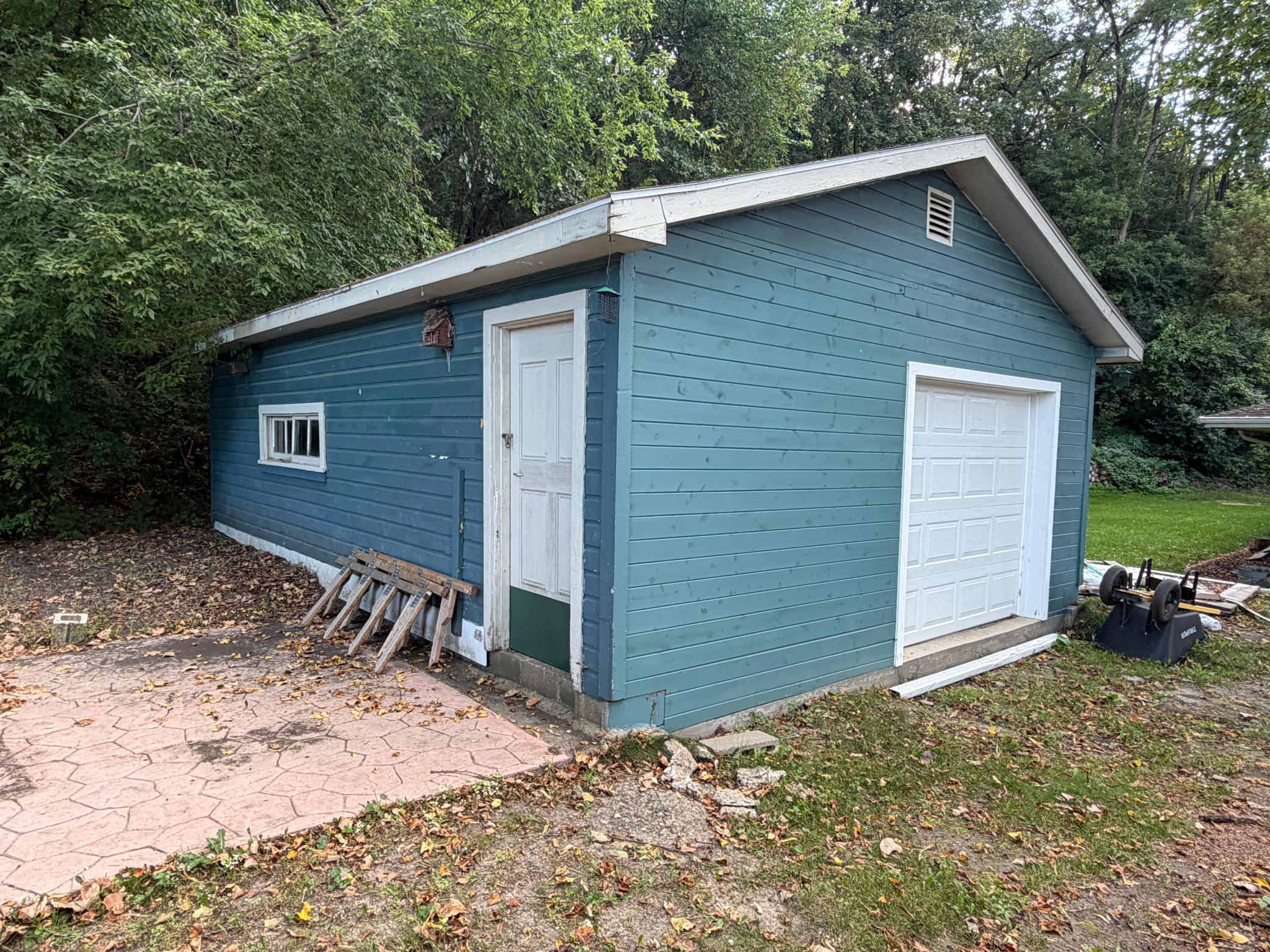 689 E Lake Boulevard Property Photo 8