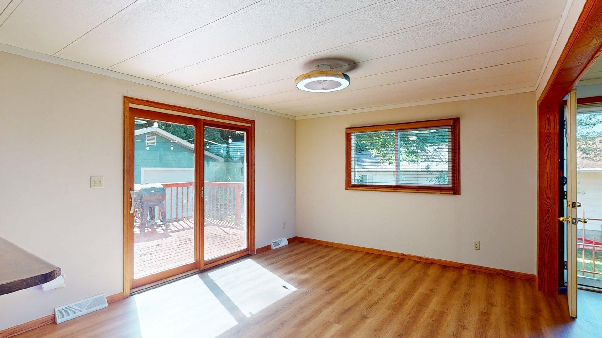 689 E Lake Boulevard Property Photo 8