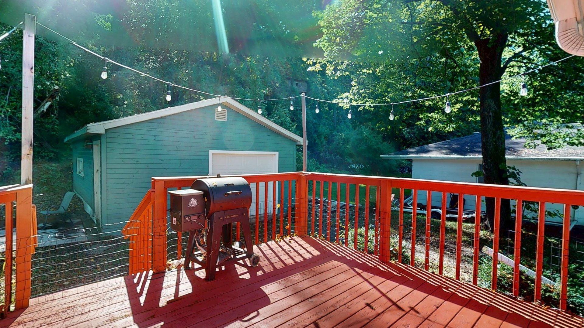 689 E Lake Boulevard Property Photo 10