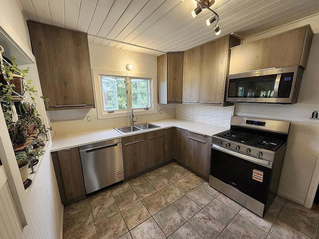 2311 Birchmont Drive Ne Property Photo 5