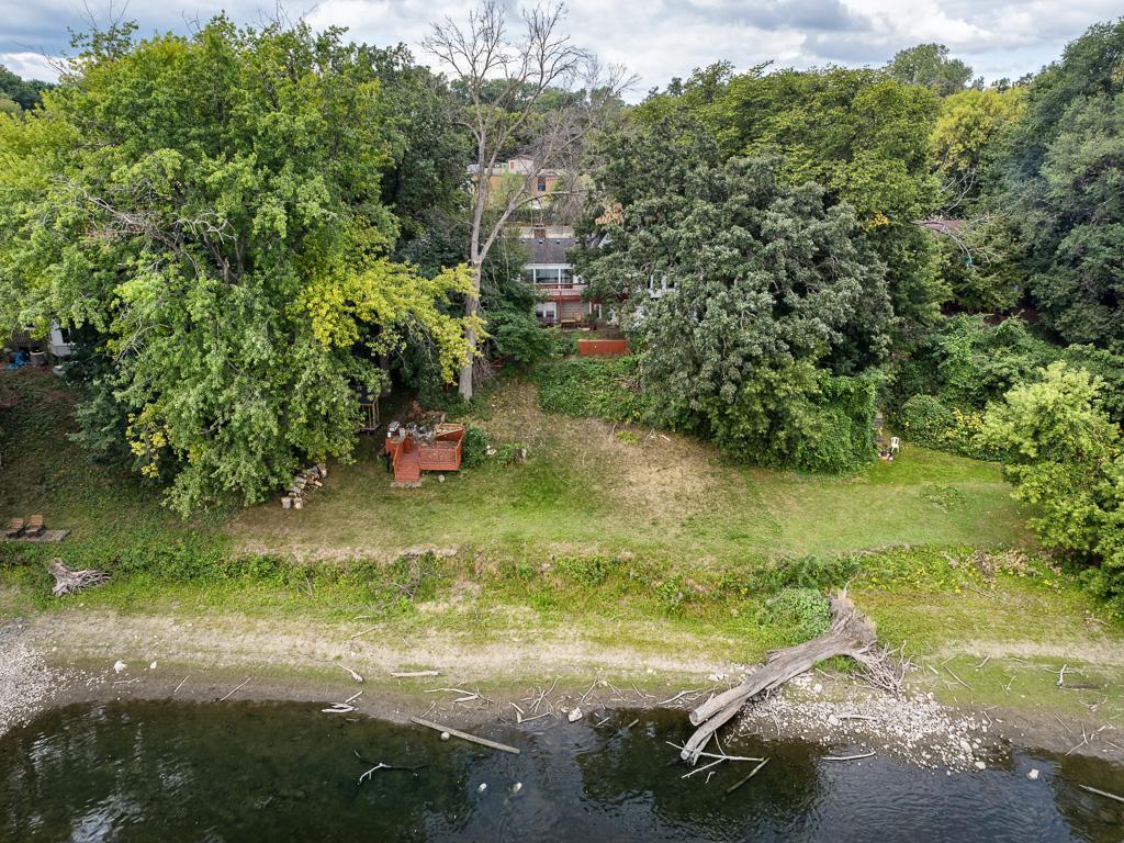 9316 W River Road Property Photo 5