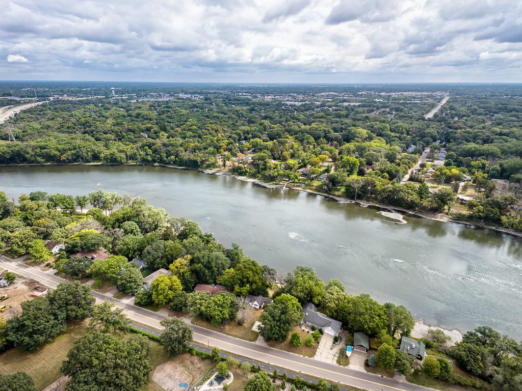 9316 W River Road Property Photo 6
