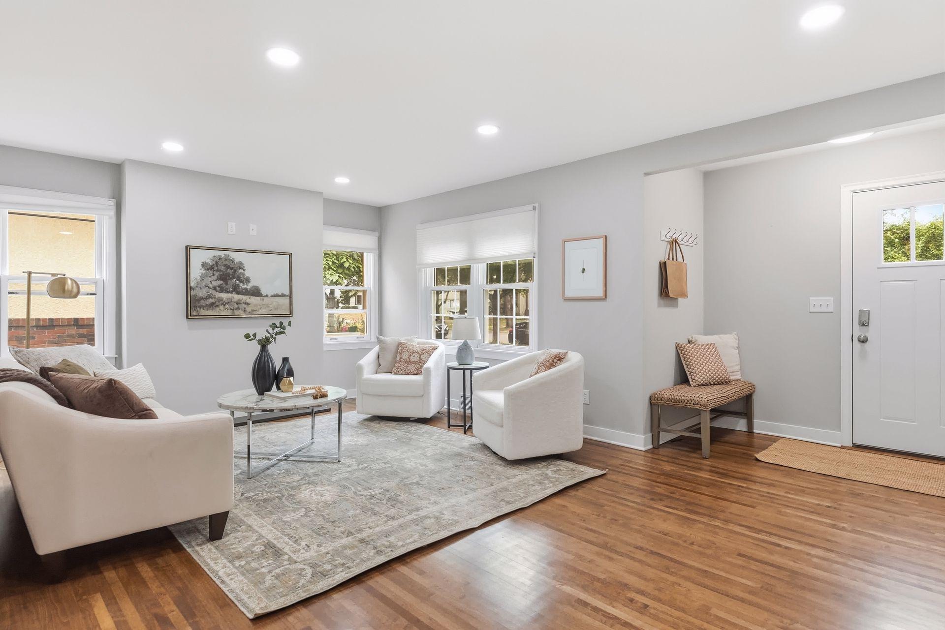 2129 Hartford Avenue Property Photo 3