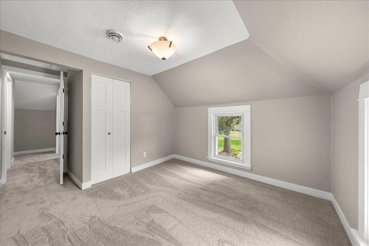 907 Willow Street S Property Photo 35