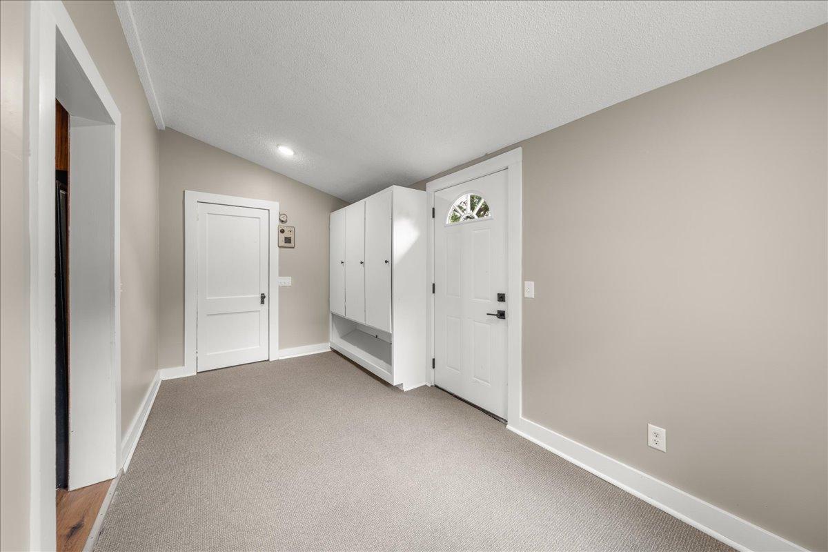 907 Willow Street S Property Photo 45