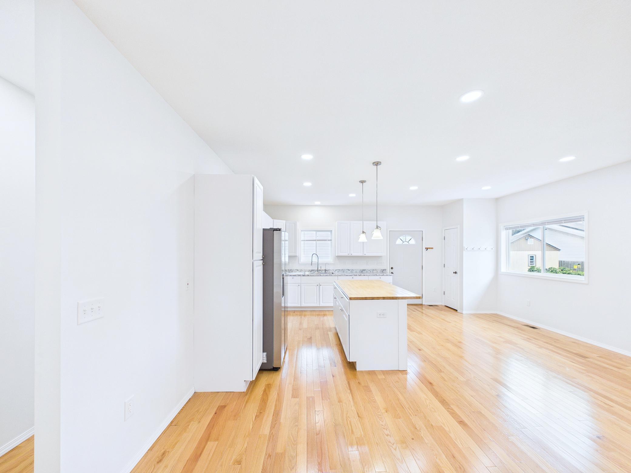 983 Cook Avenue E Property Photo 8