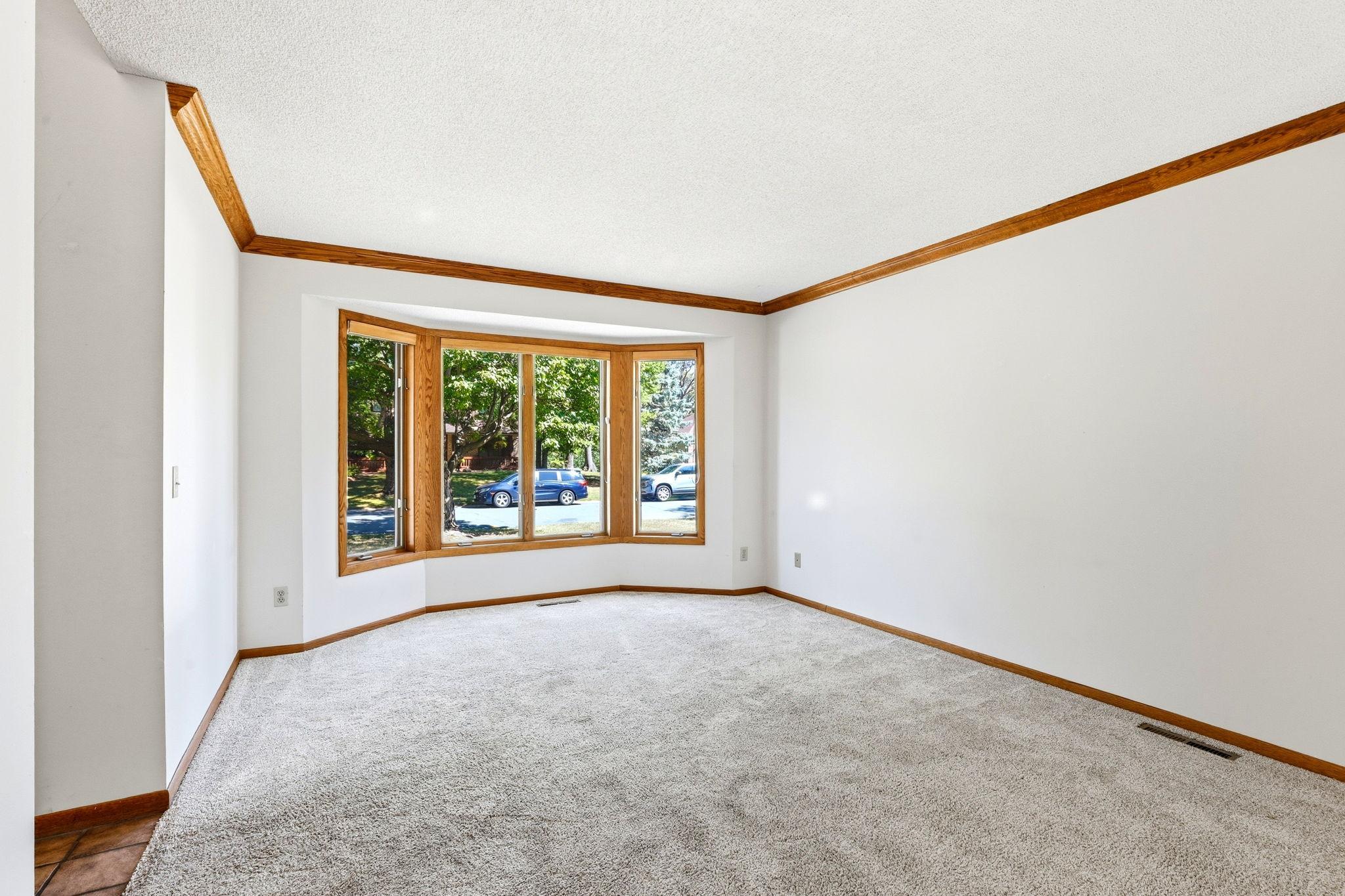 4690 Parkridge Drive Property Photo 3