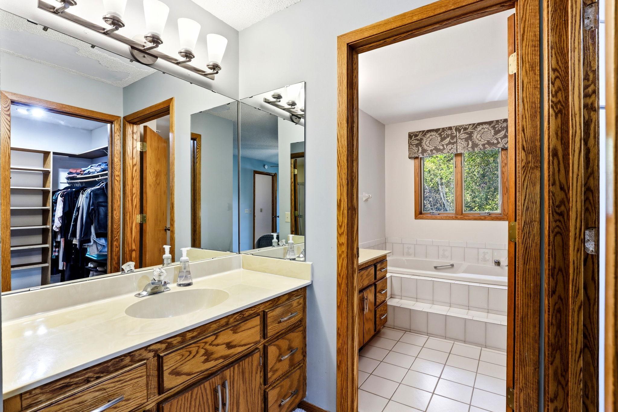 4690 Parkridge Drive Property Photo 14