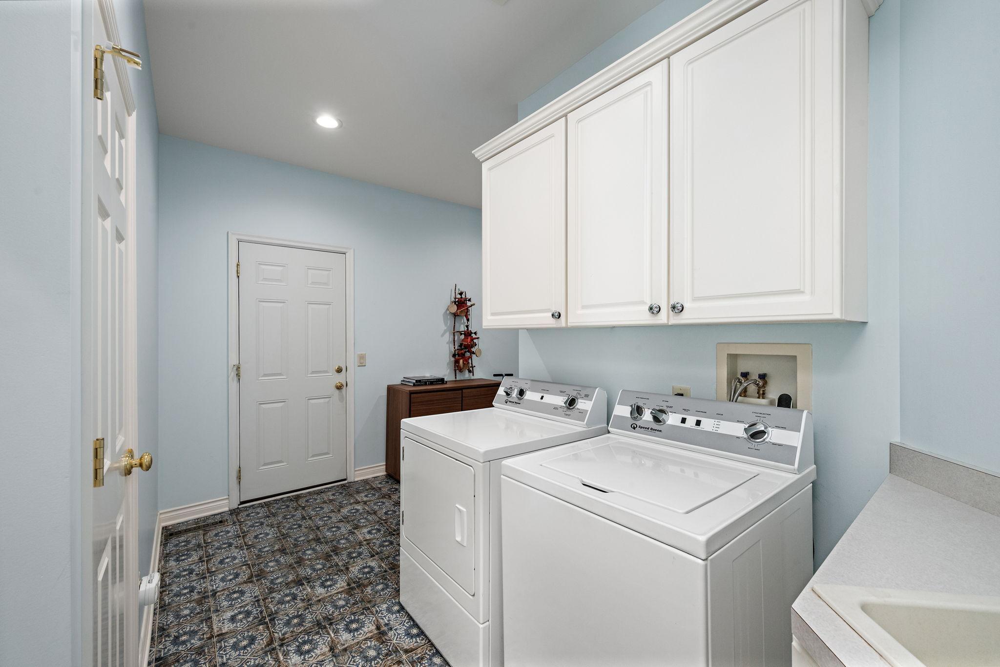130 Lakeview Road E Property Photo 21