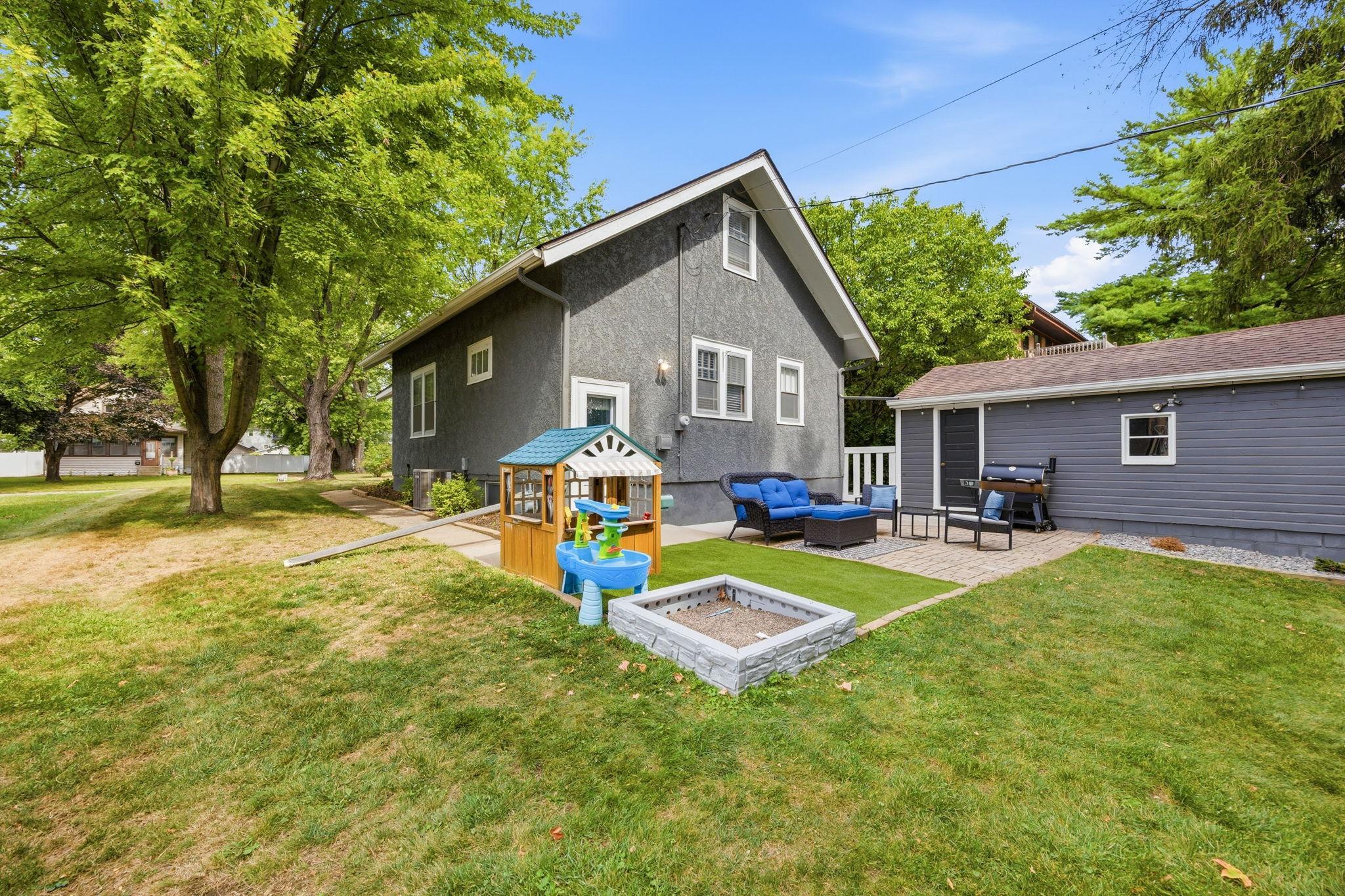 408 Division Street E Property Photo 23