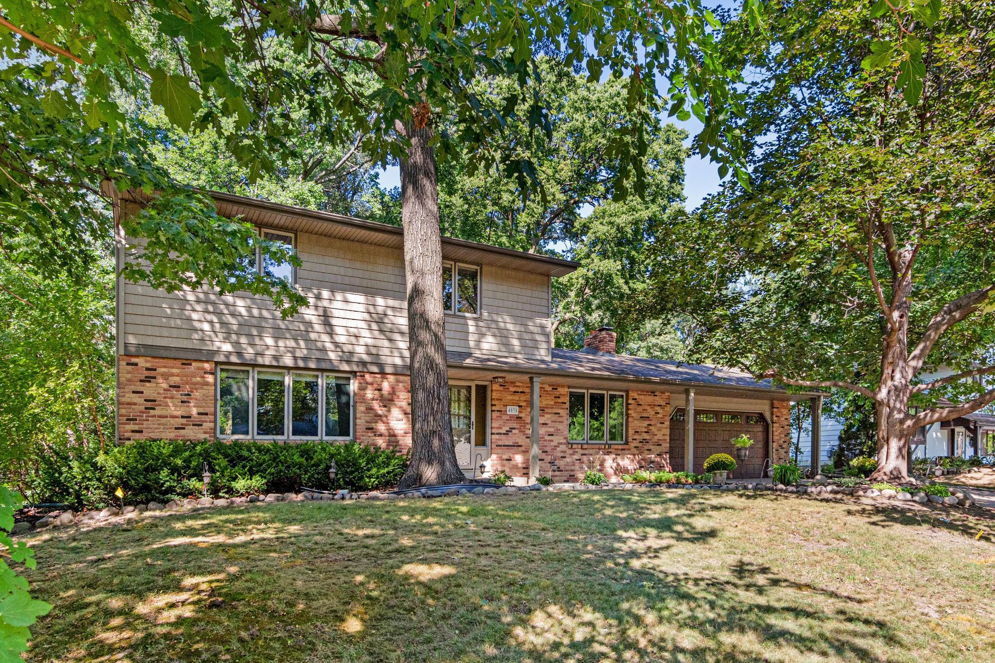 4035 Quaker Lane N Property Photo 1