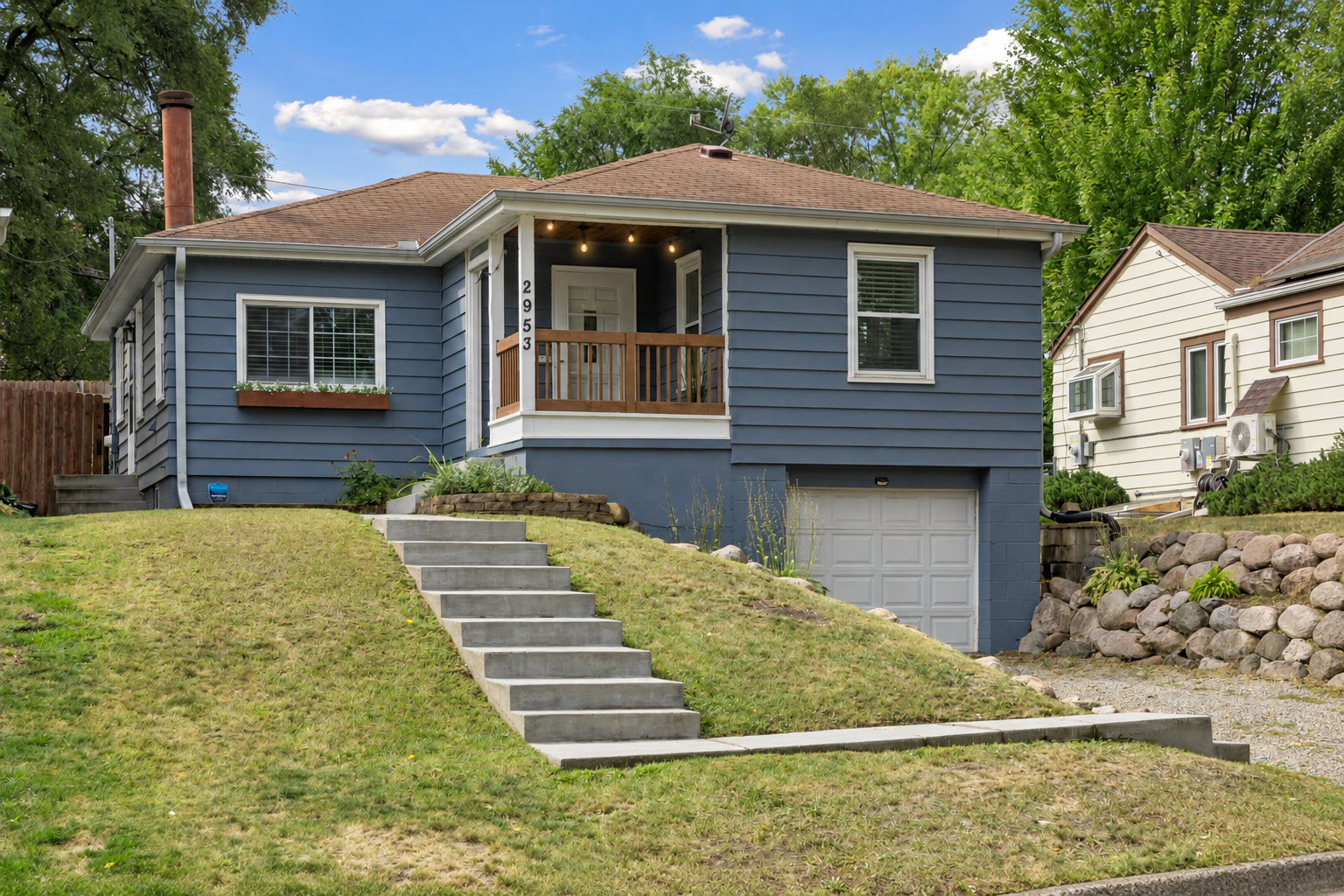 2953 Ewing Avenue N Property Photo 1