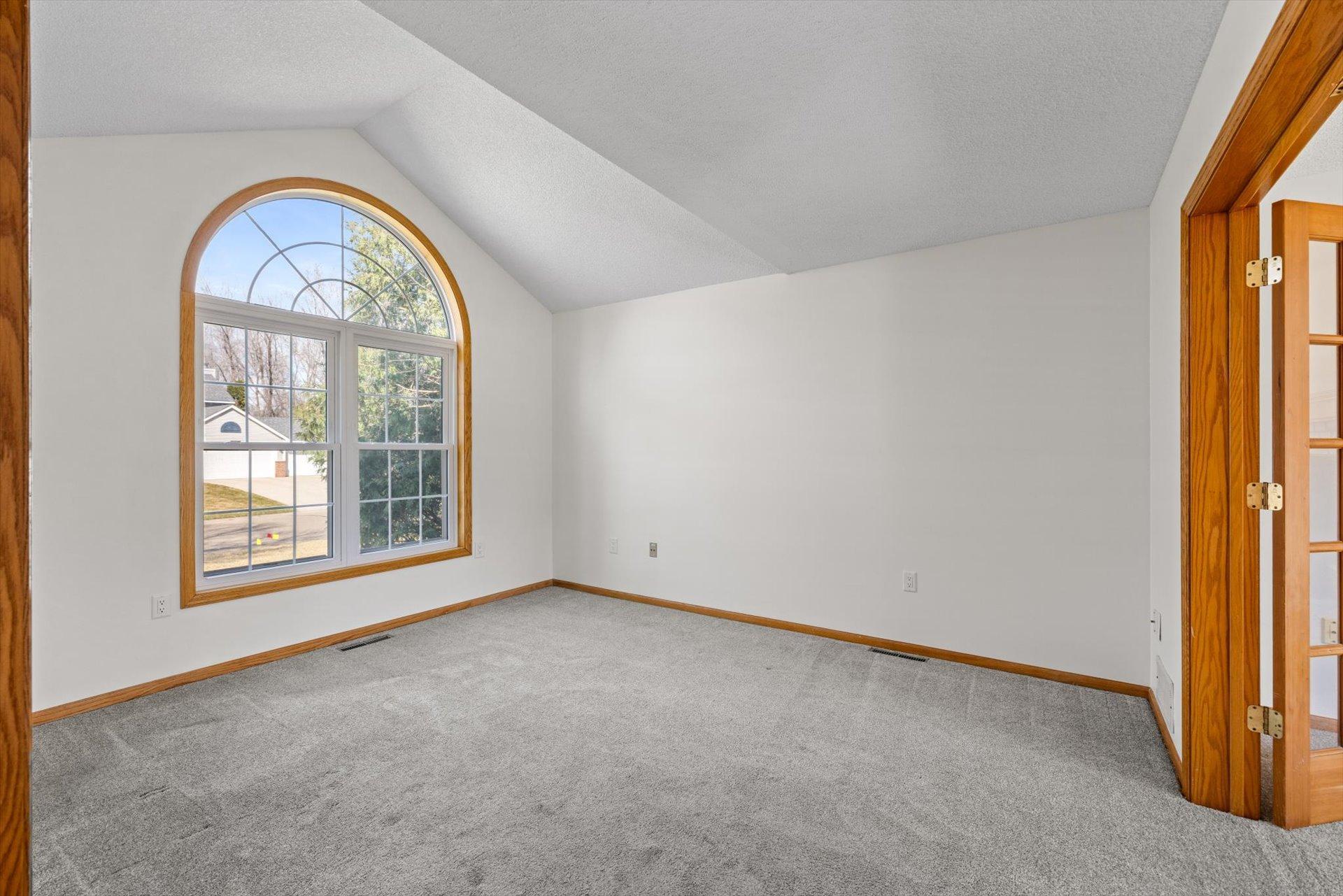 952 Moonlight Drive Property Photo 2