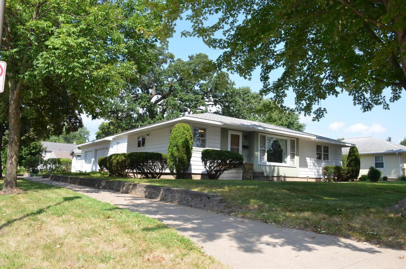 414 S 8th Street S Property Photo 3