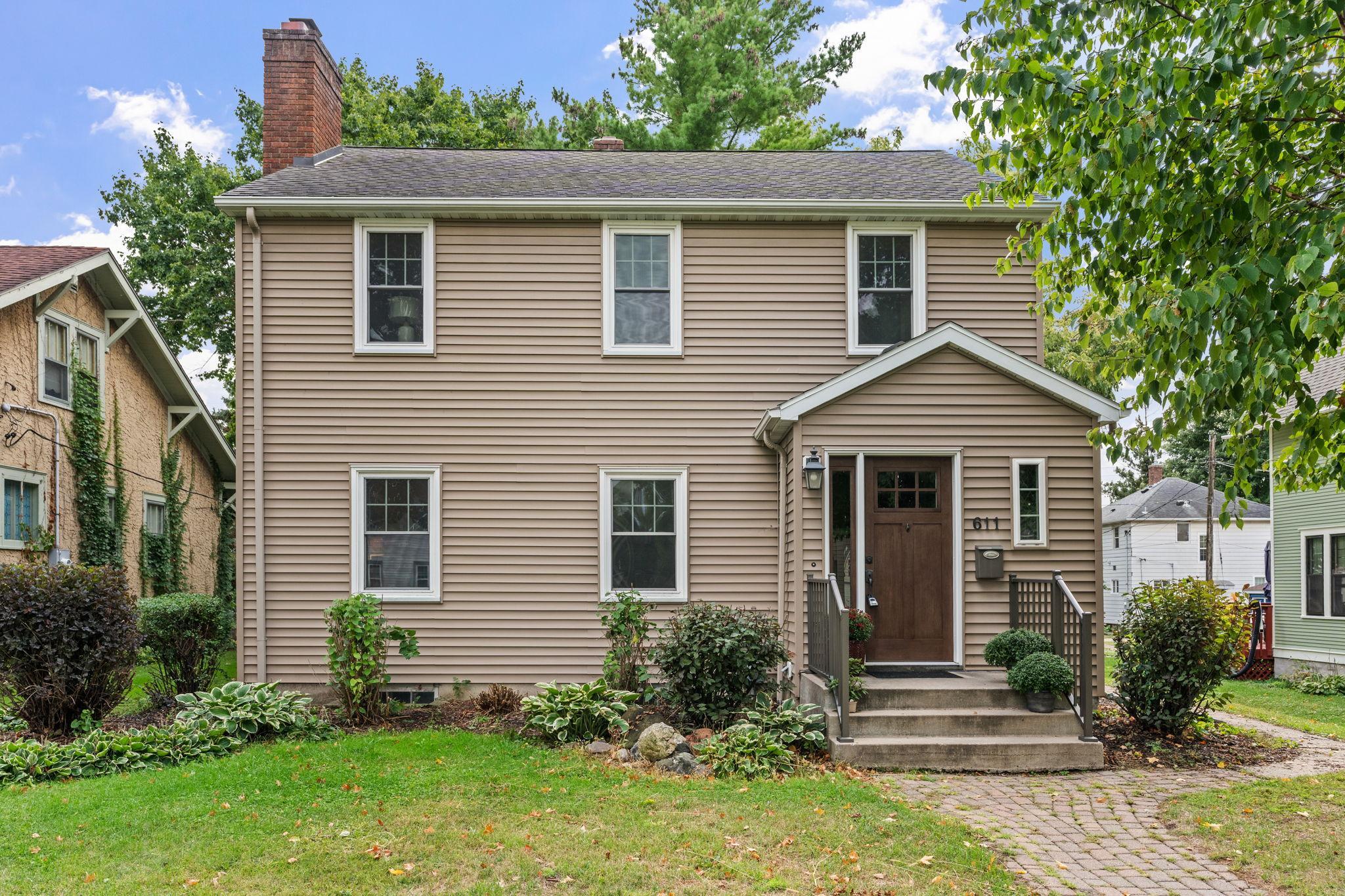 611 2nd Street Ne Property Photo 1