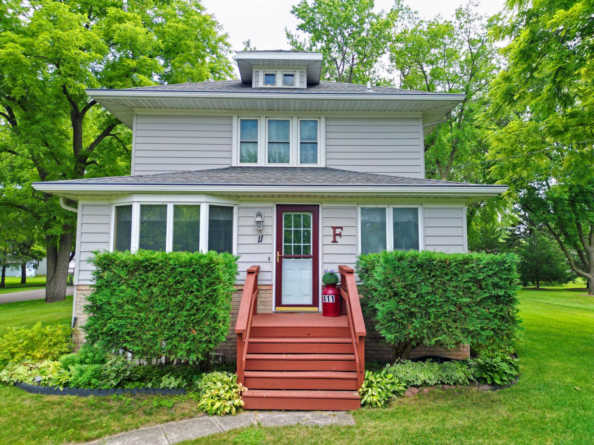 411 7th Street E Property Photo 1