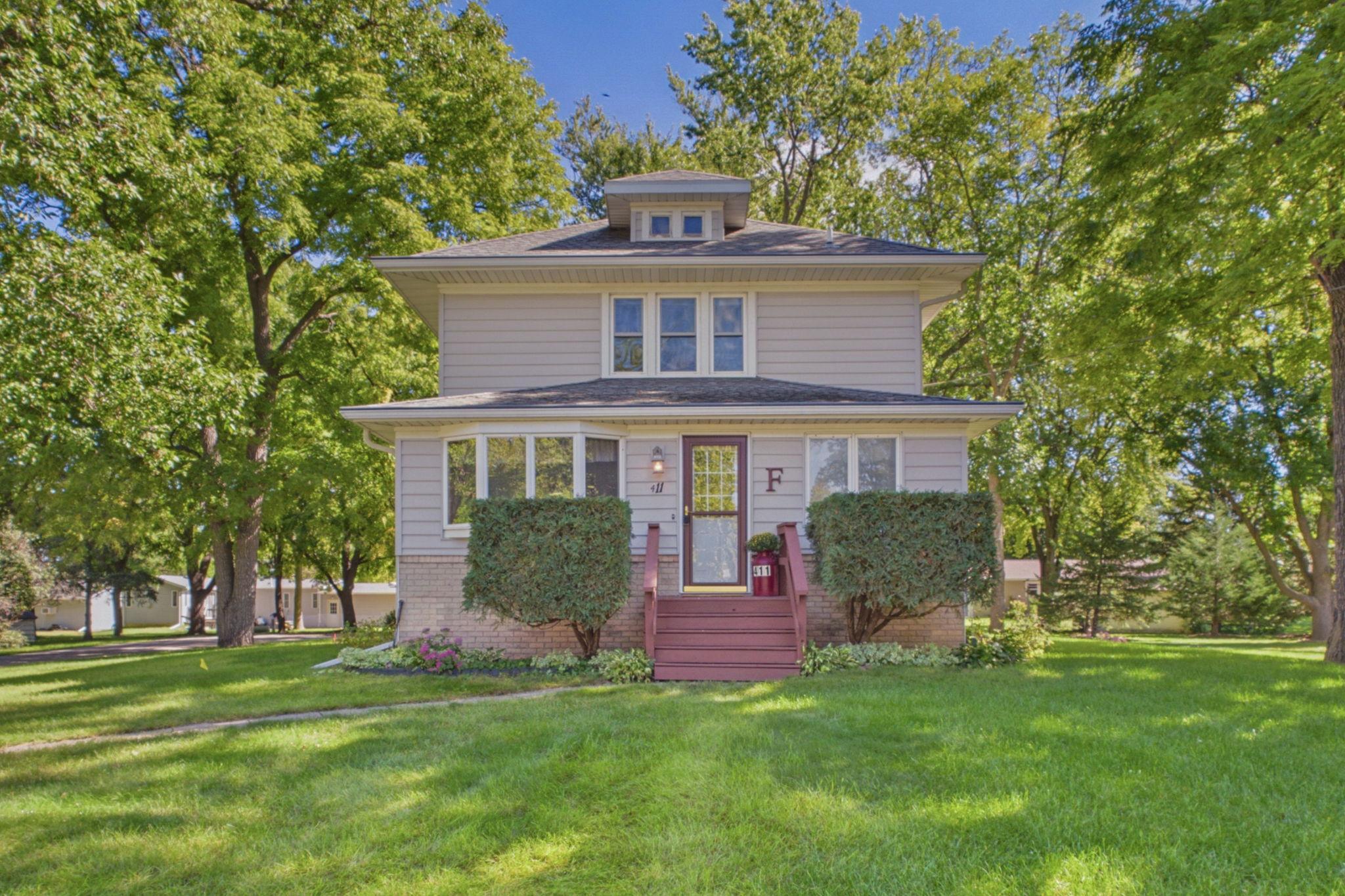 411 7th Street E Property Photo 1