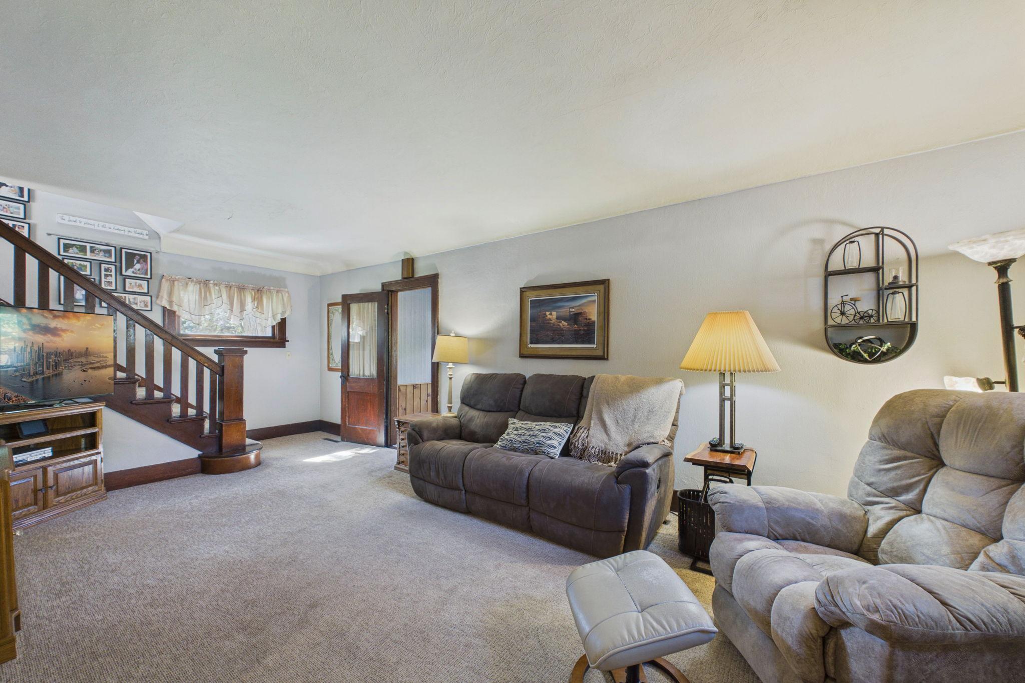 411 7th Street E Property Photo 3