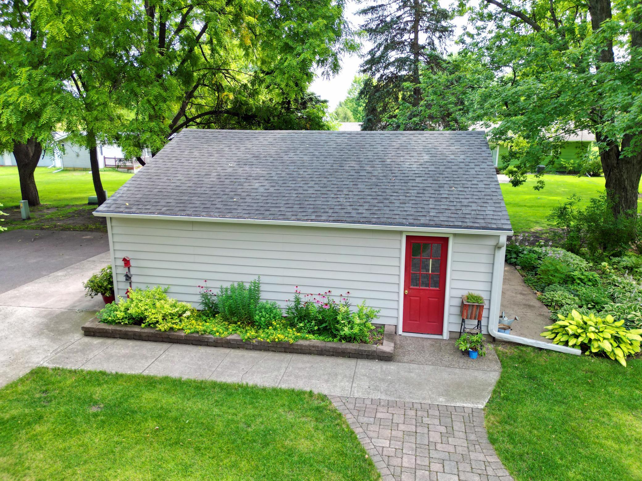 411 7th Street E Property Photo 4