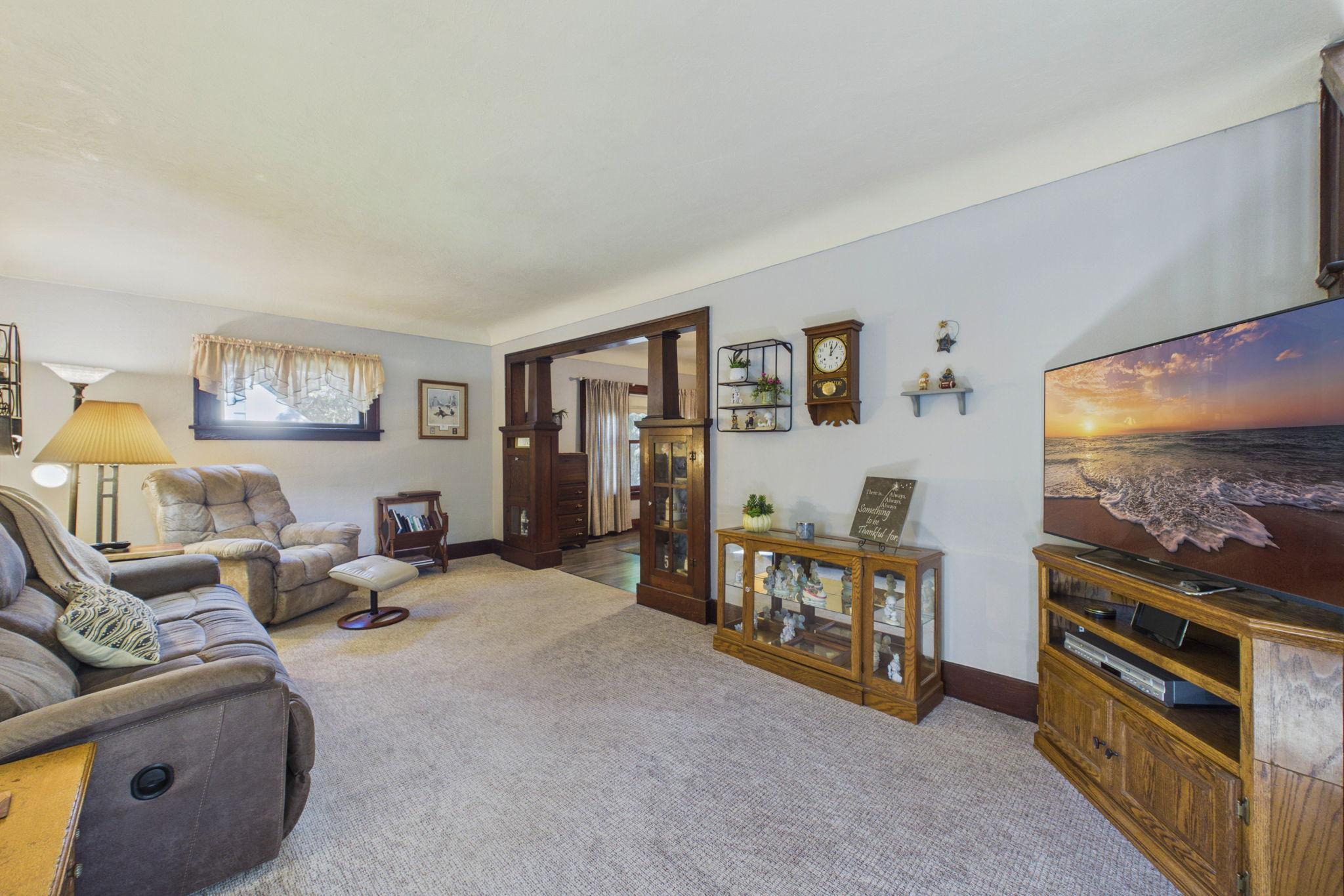 411 7th Street E Property Photo 4