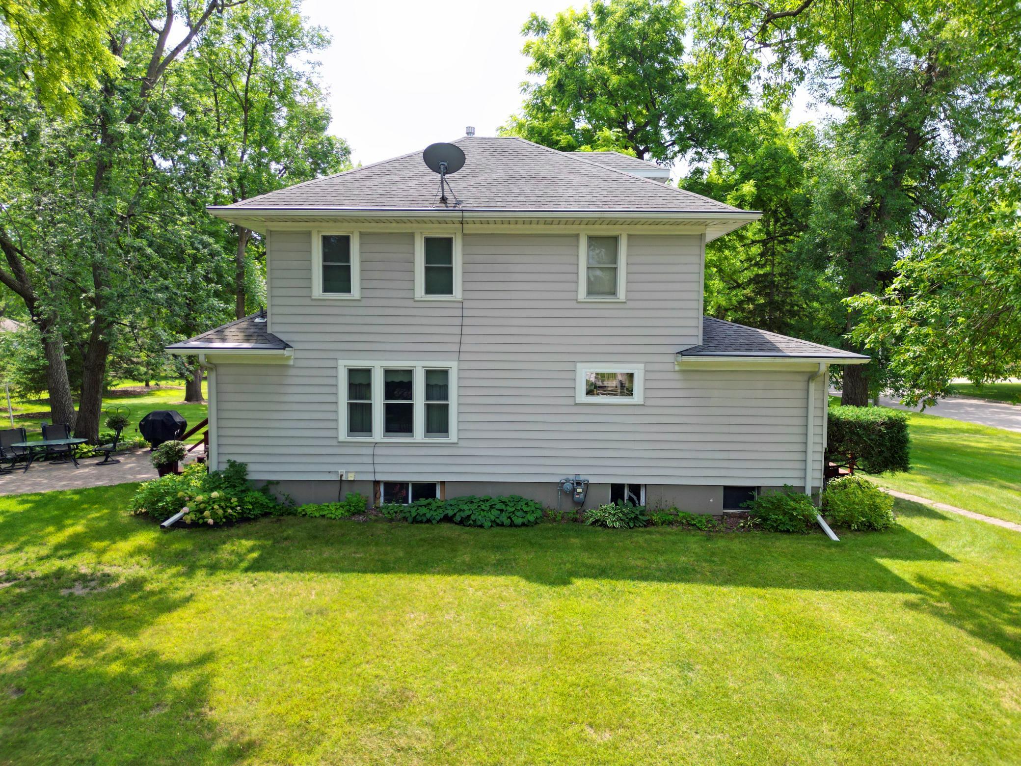 411 7th Street E Property Photo 6