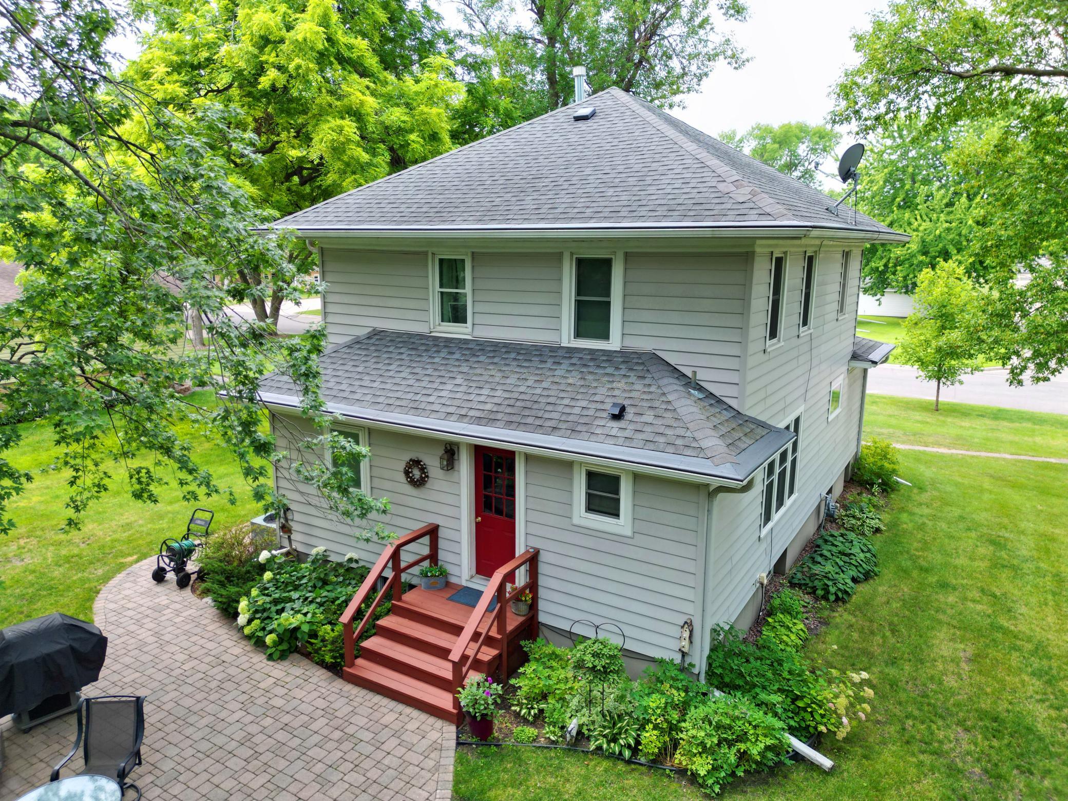 411 7th Street E Property Photo 7