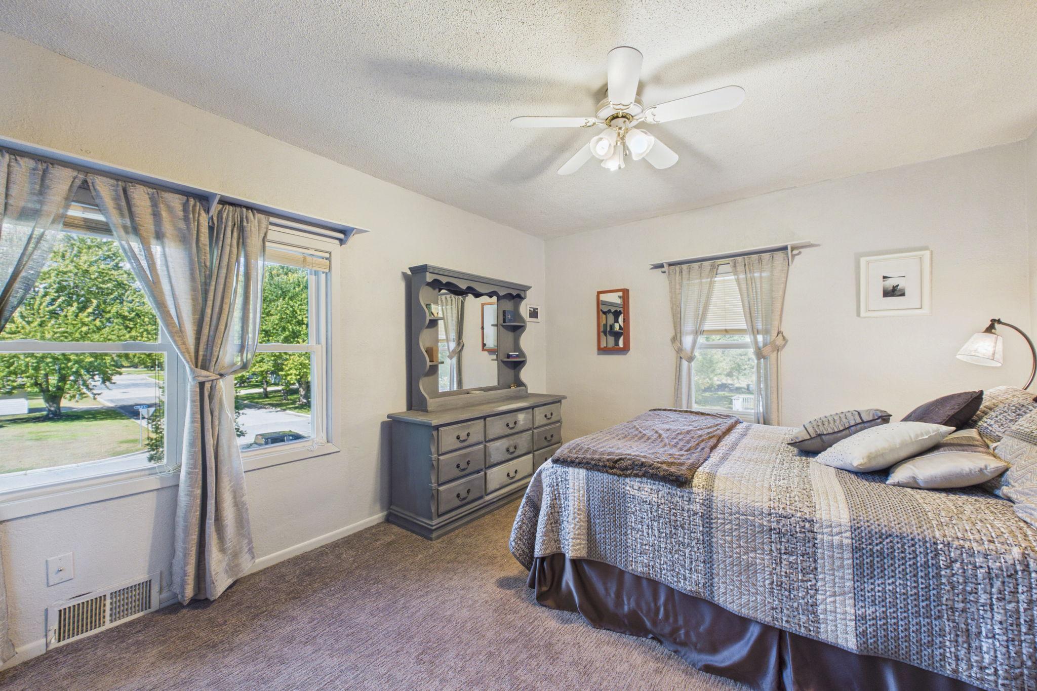 411 7th Street E Property Photo 8
