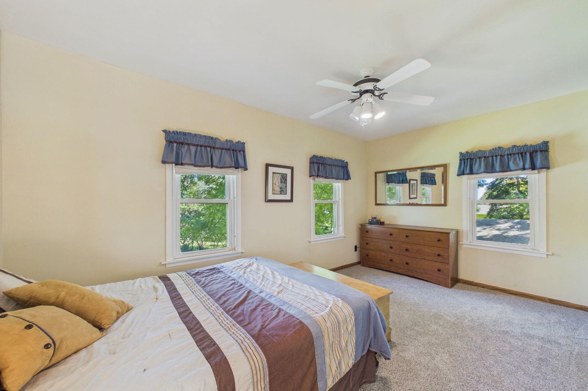 411 7th Street E Property Photo 9