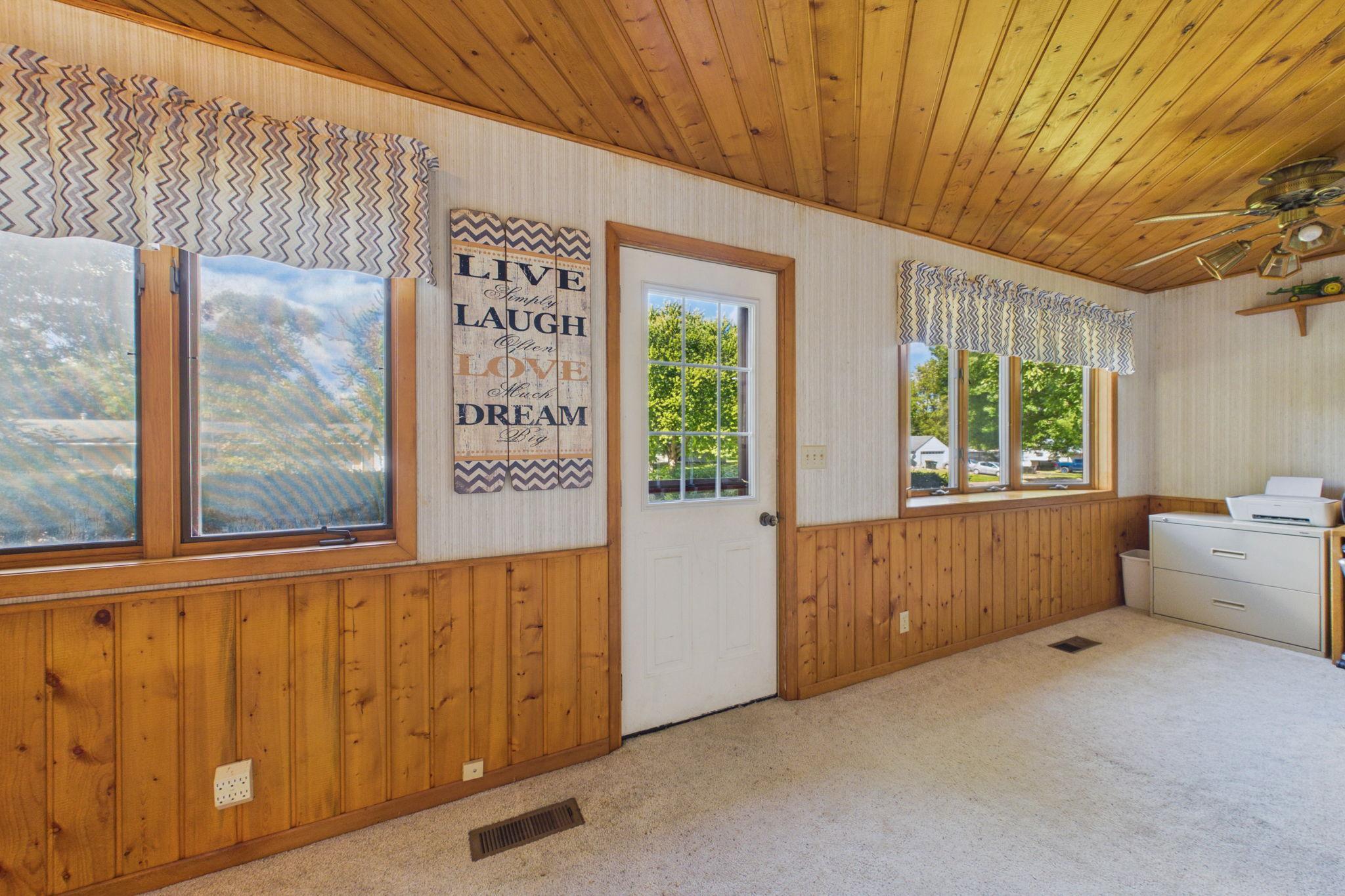 411 7th Street E Property Photo 12