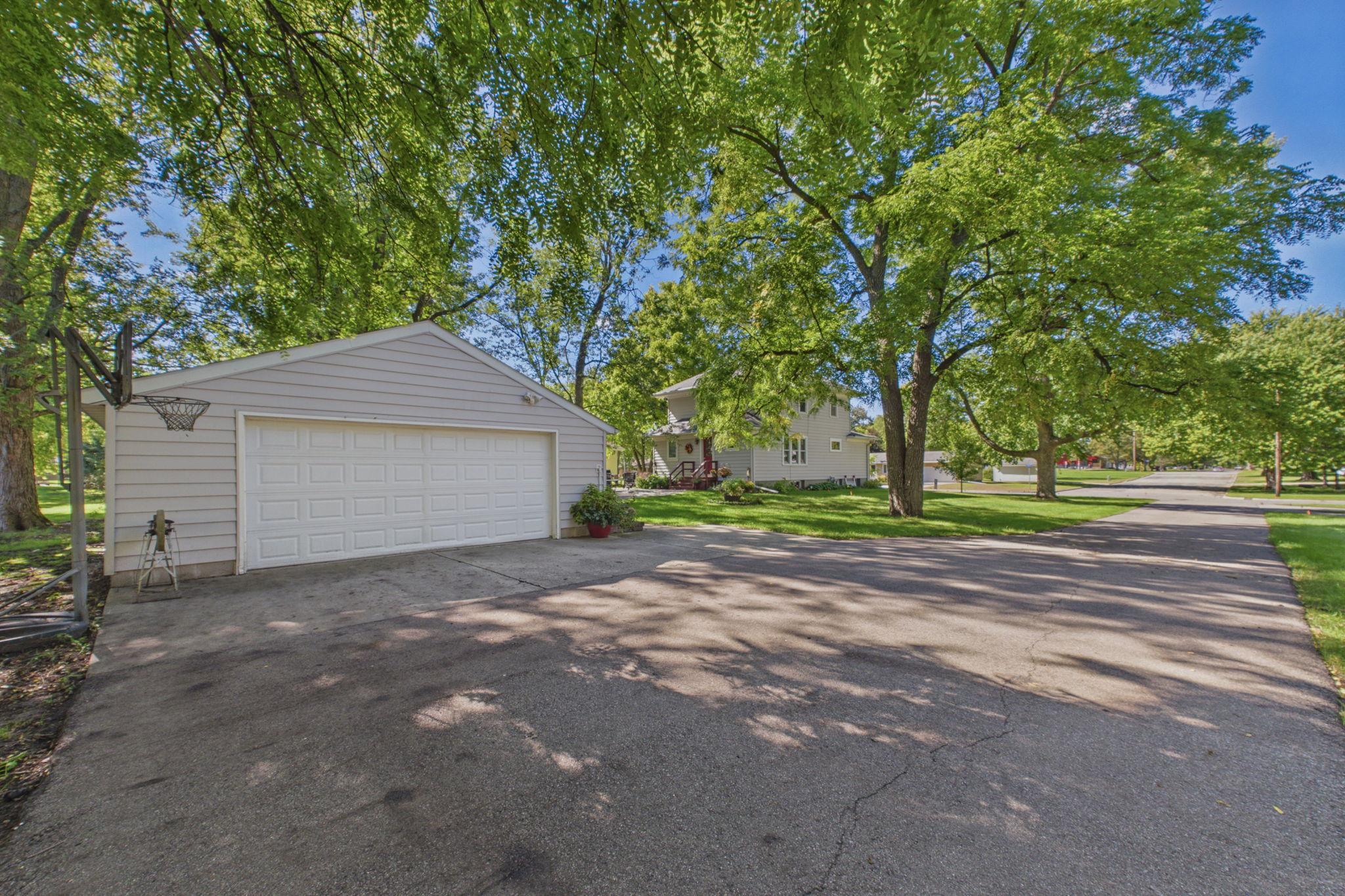 411 7th Street E Property Photo 19