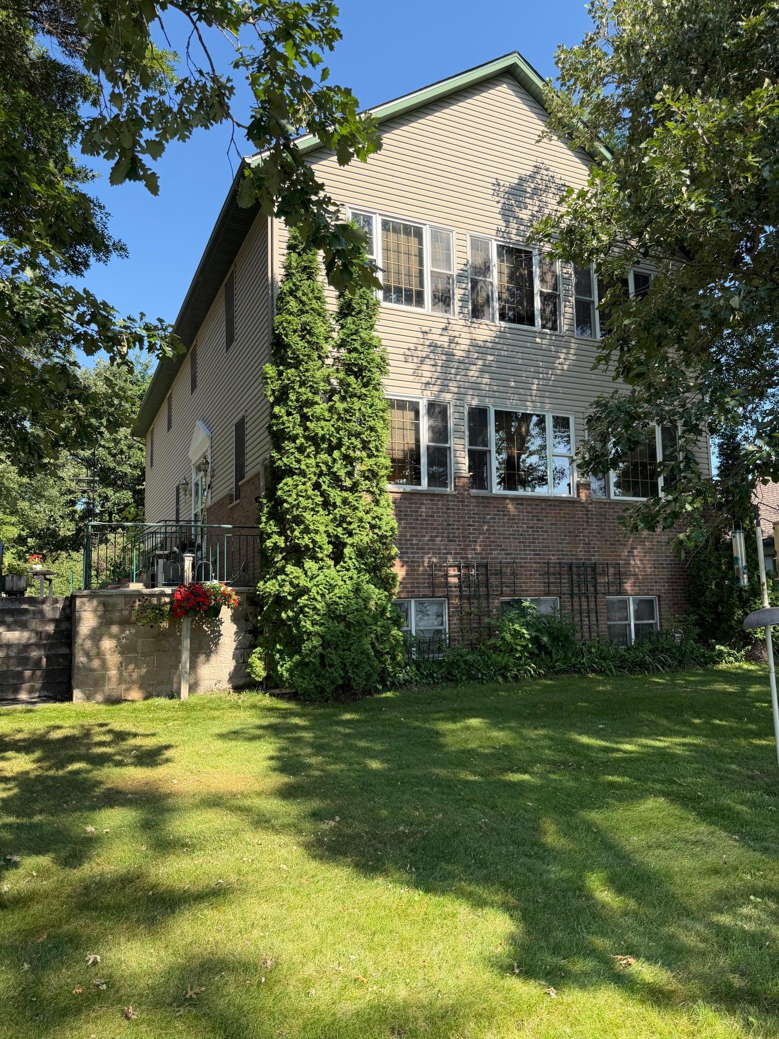 1401 Hiawatha Avenue Property Photo 1