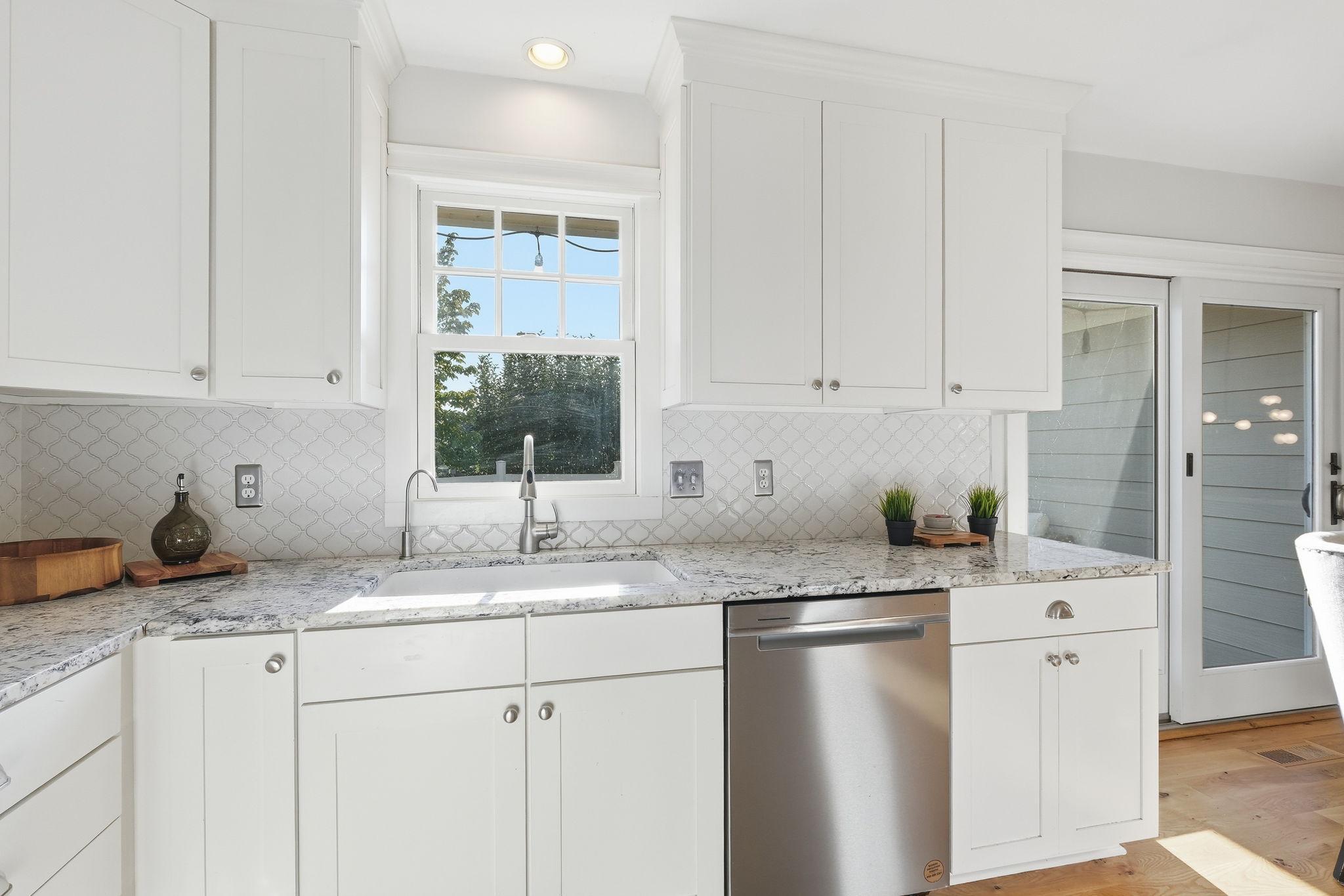 656 E 2nd Street Property Photo 17