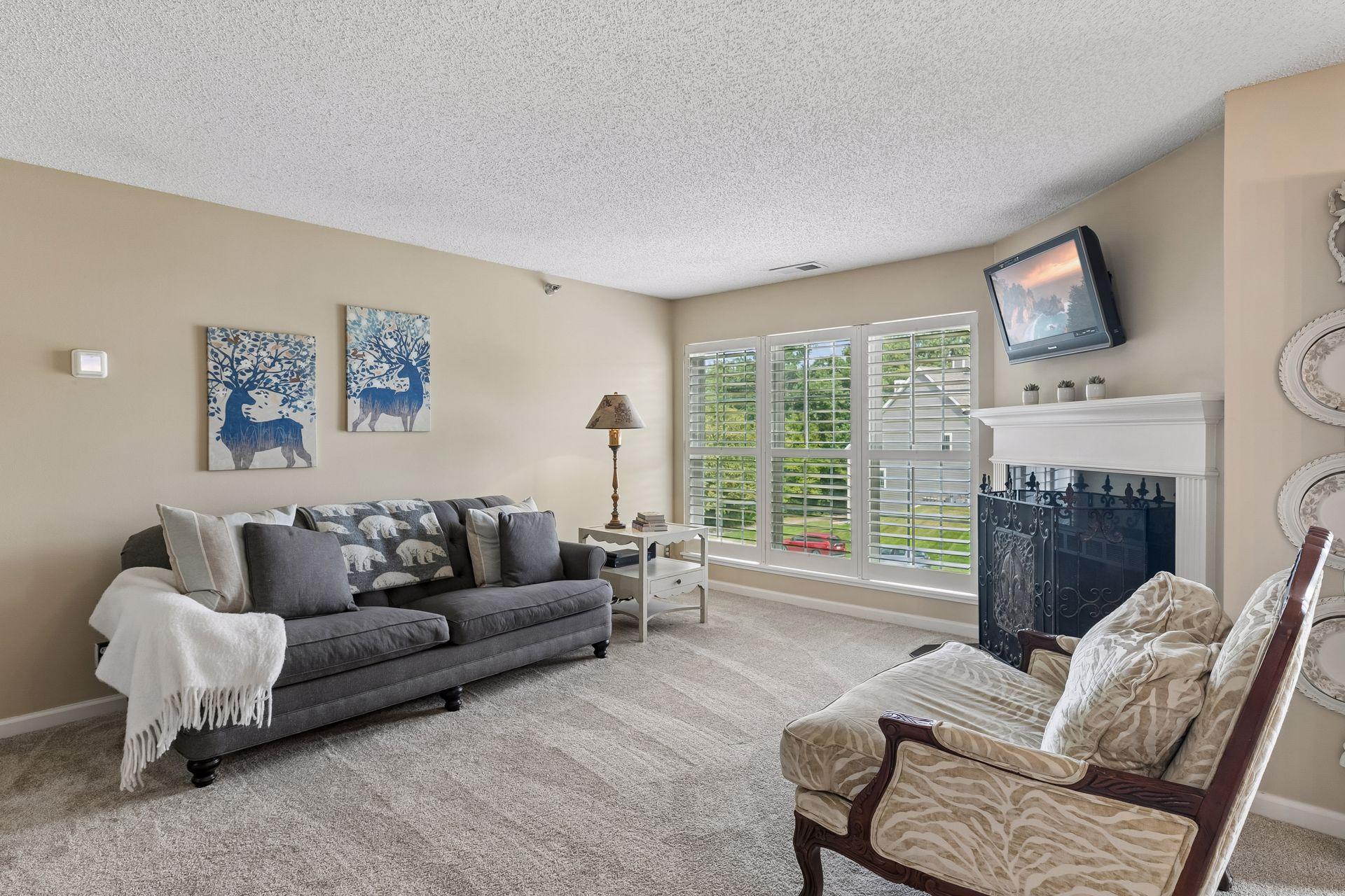 6155 Chasewood Parkway 201 Property Photo 1